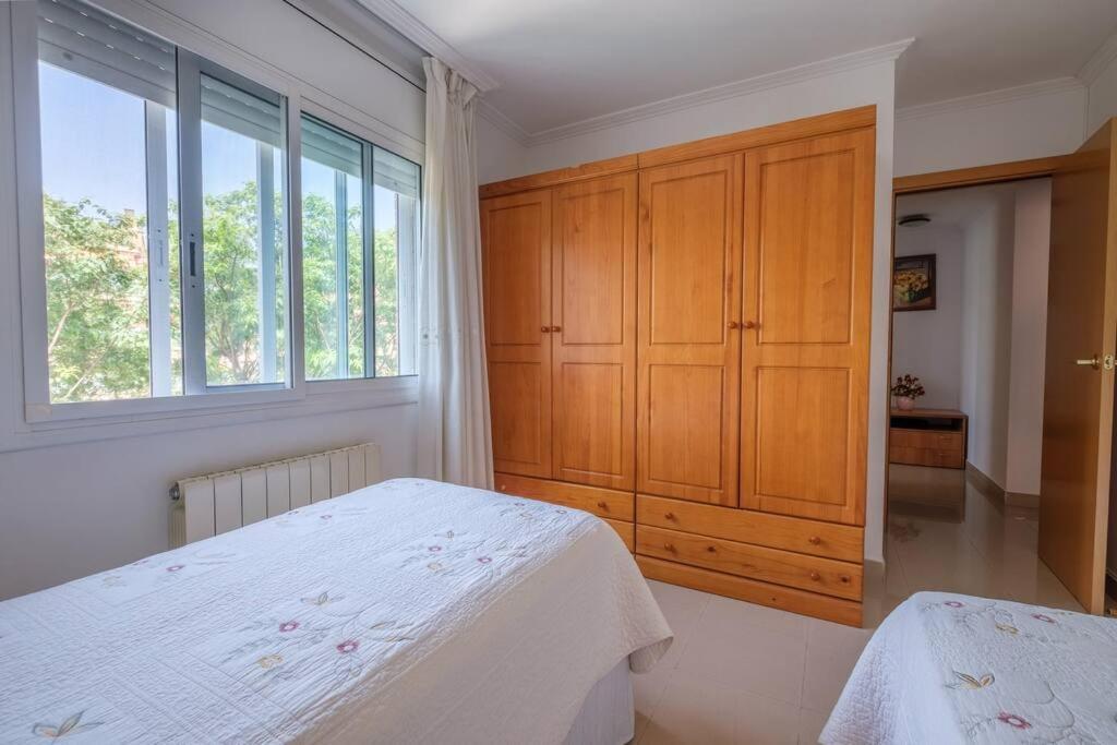 Apartment En Complejo Residencial, Con Piscina. *