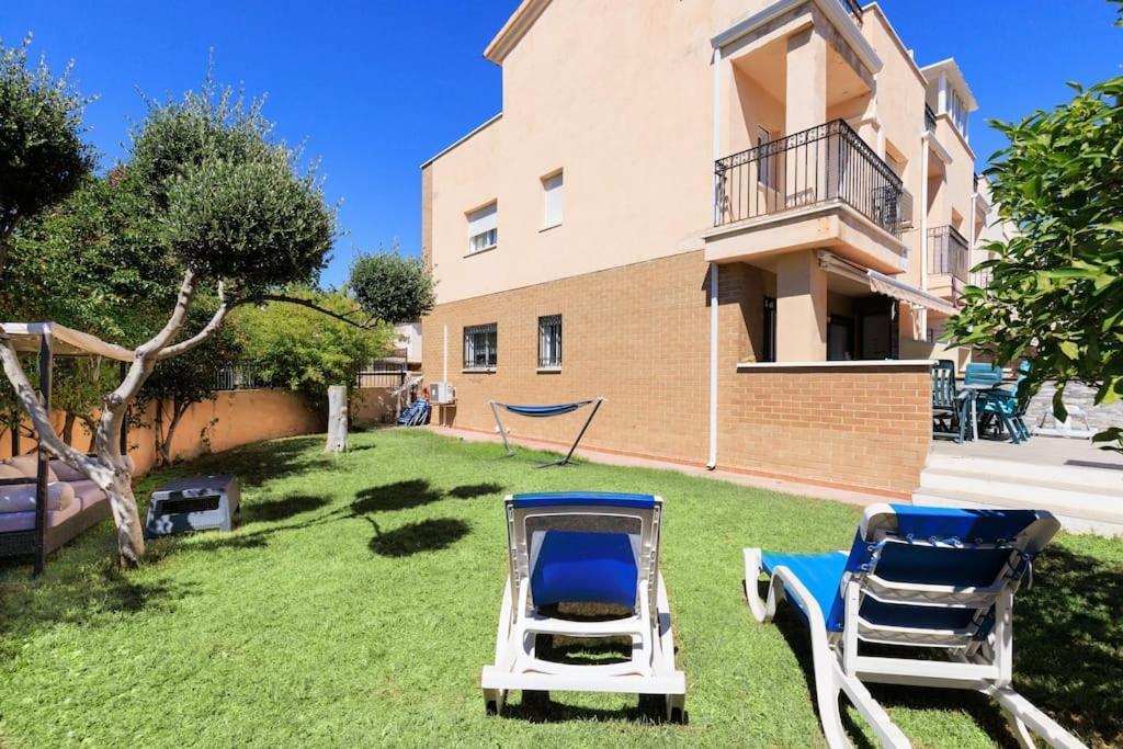 Vakantiehuis Adosado Con Jardin En Xalets De *