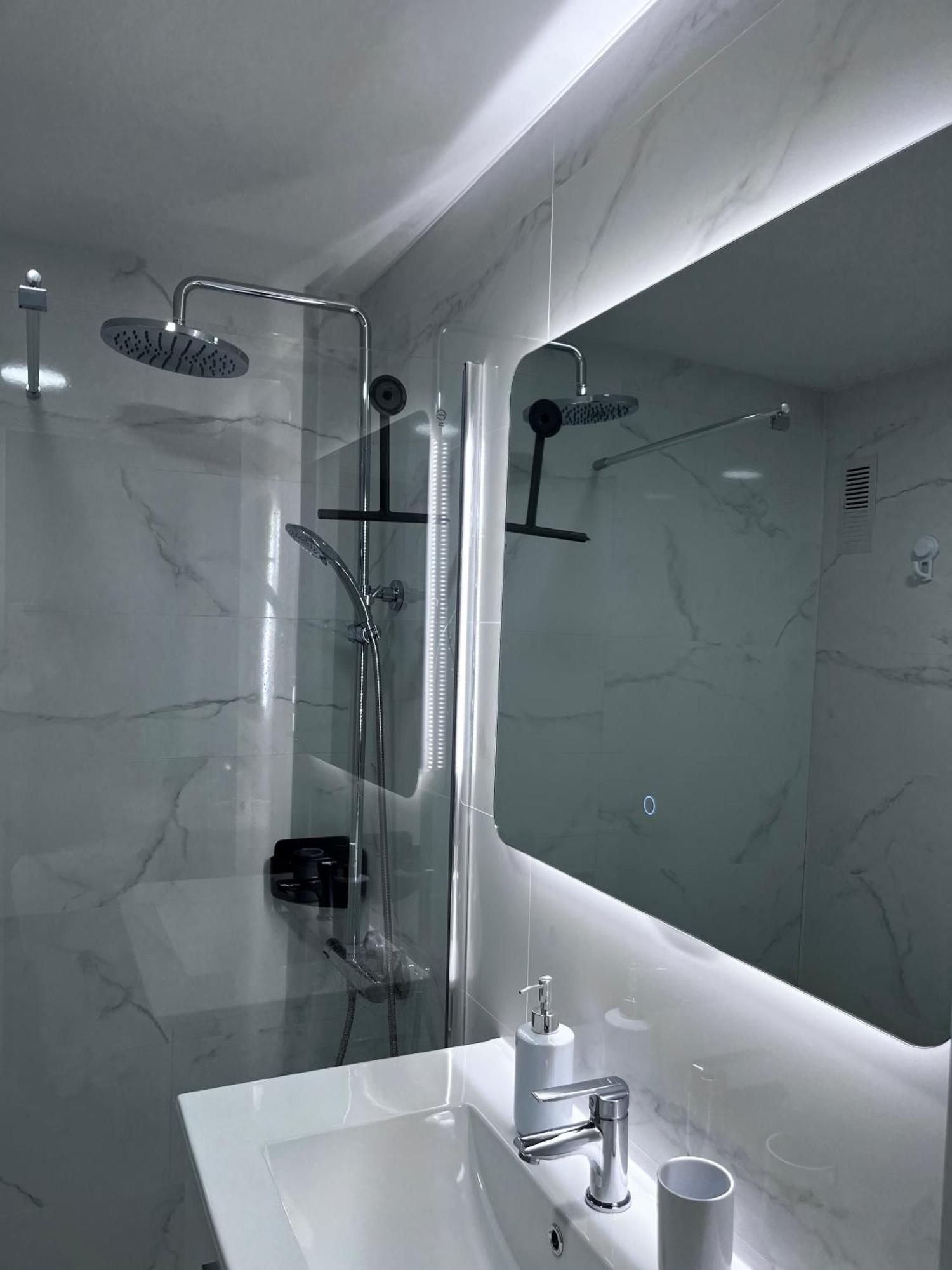 Beautiful With Swimming-pool Apartment *