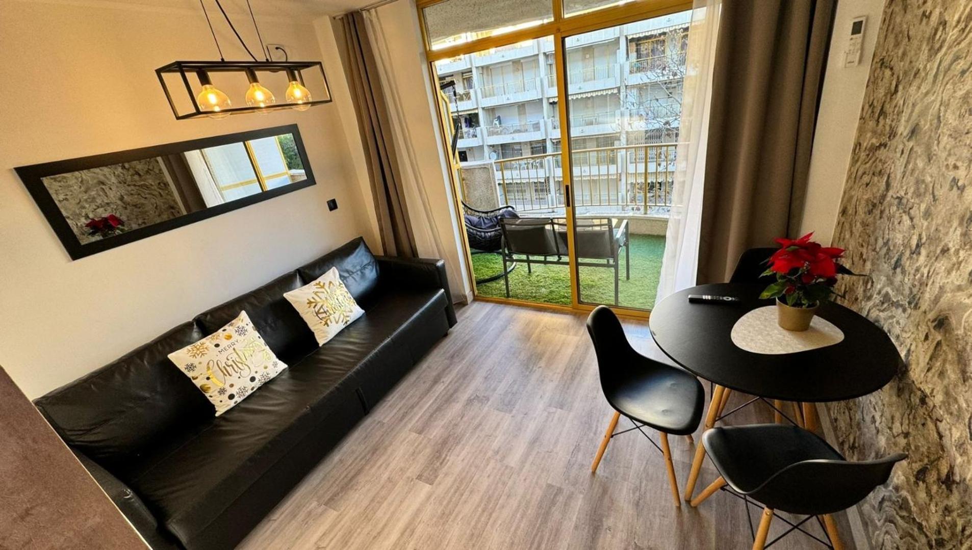 A Estrenar Preciosos Inter2, New Ln 12 Months Open! Self Check In! Reserva Garaje! Appartement Salou