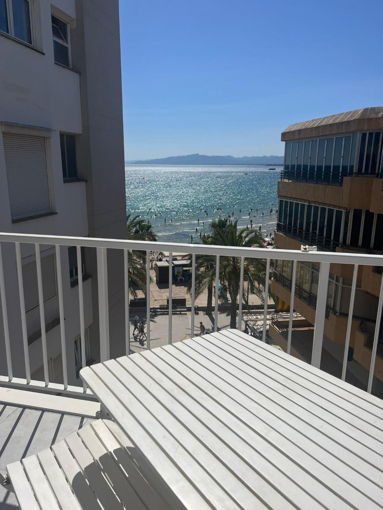 Apartment Beachfront With Sea View *