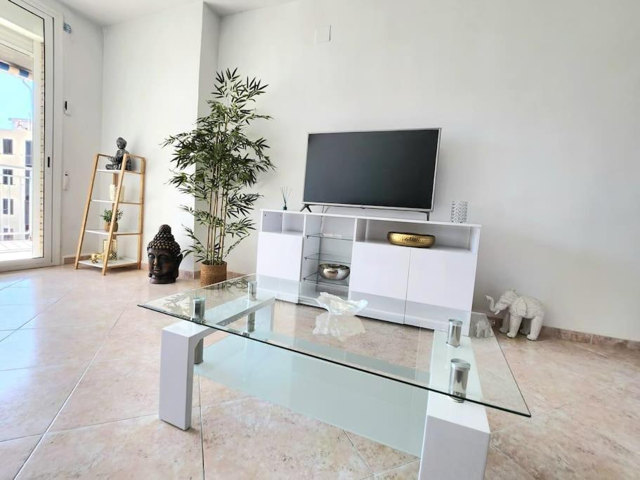 Large In Front Of The Beach! Withparking Apartment Salou