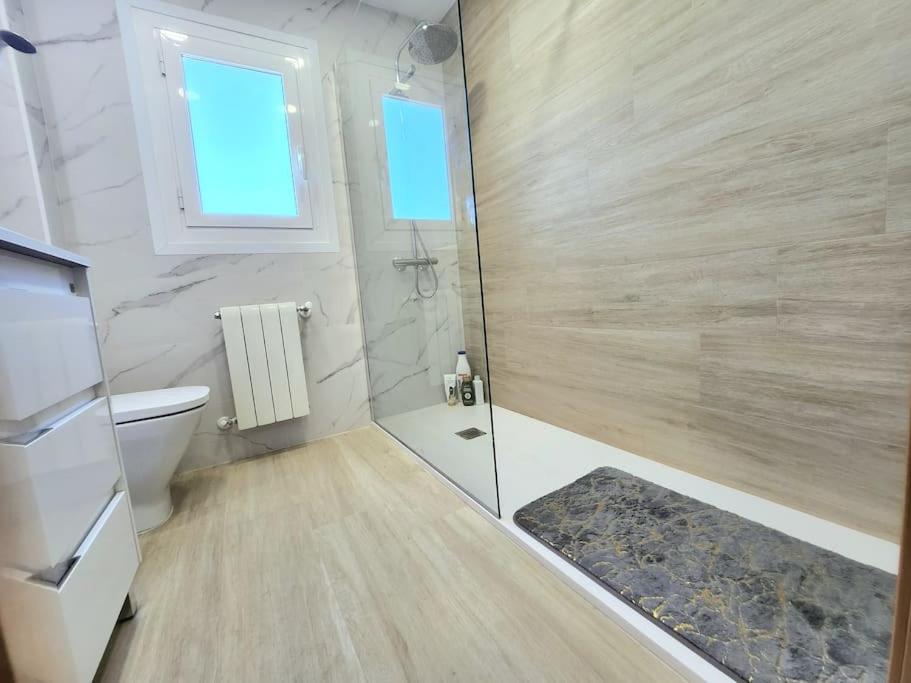 Large In Front Of The Beach! Withparking Appartement *