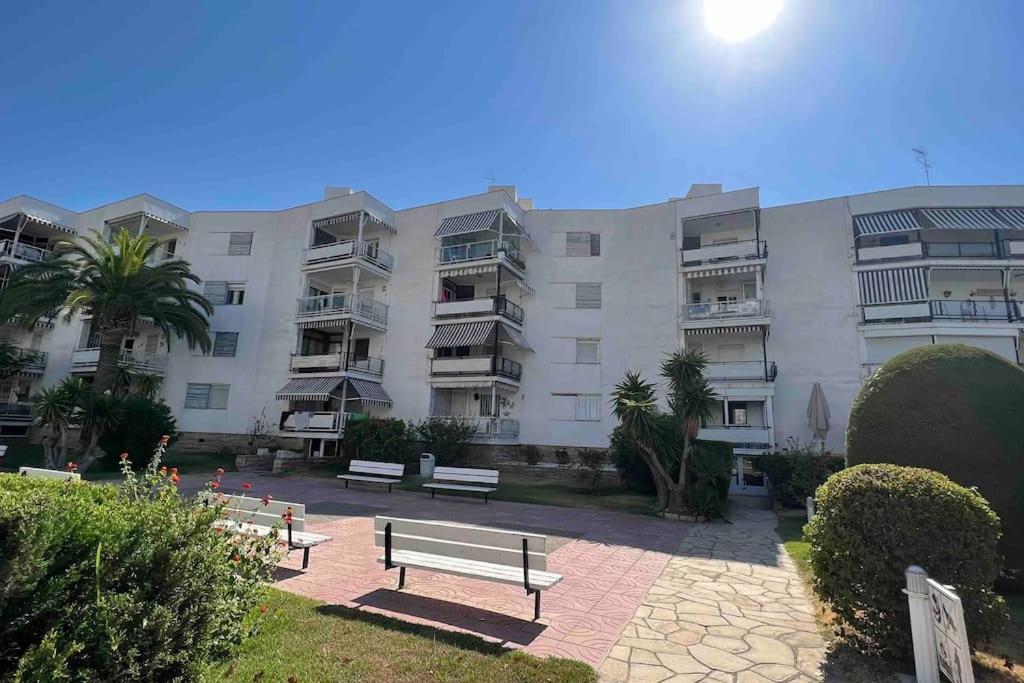Apartment Primera Linea De Mar Con Jardin