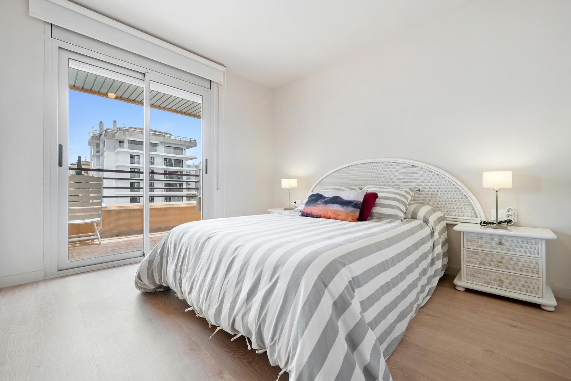 Luxury With Sea View And Parking Appartement *