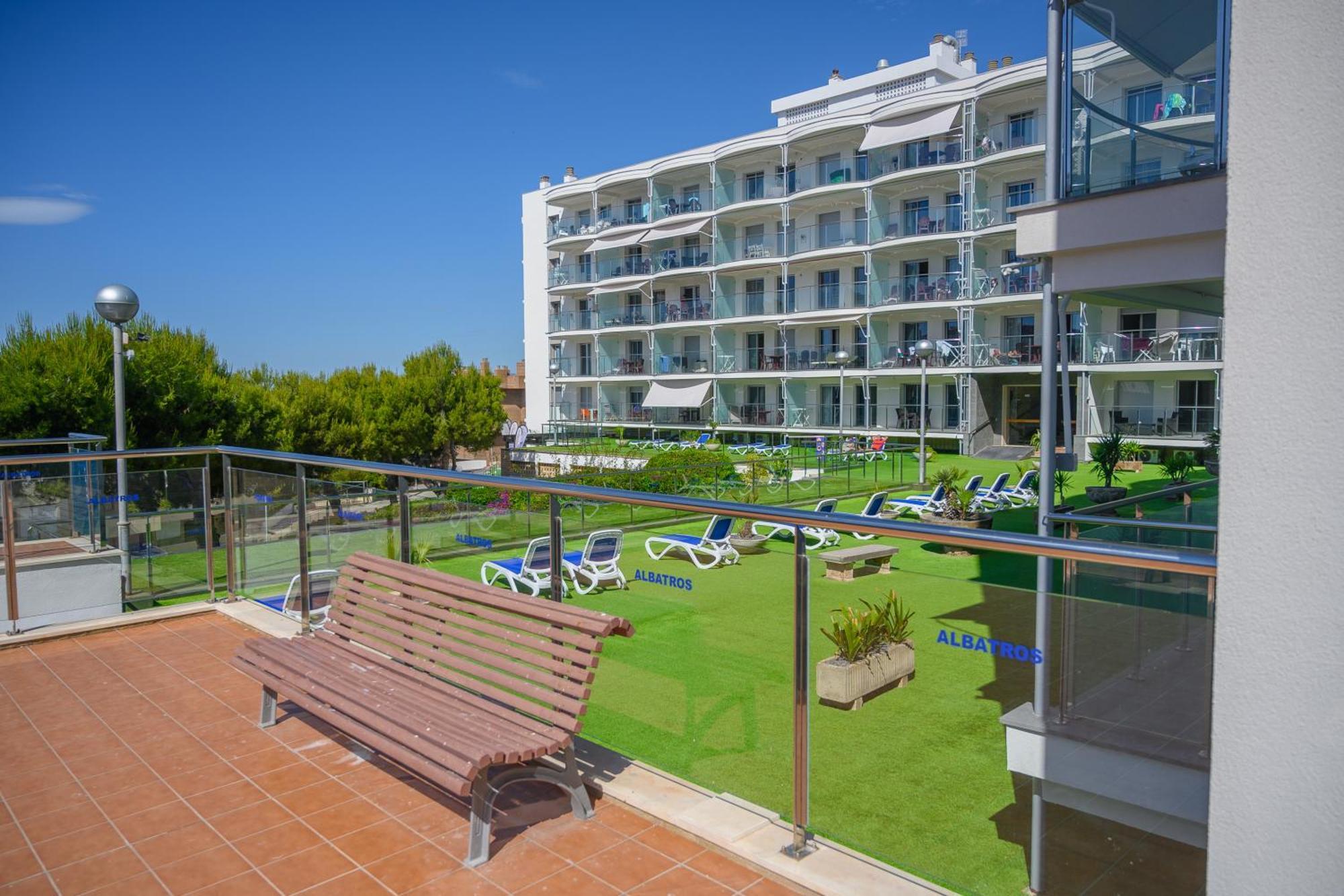 Albatros Premium Sea View *