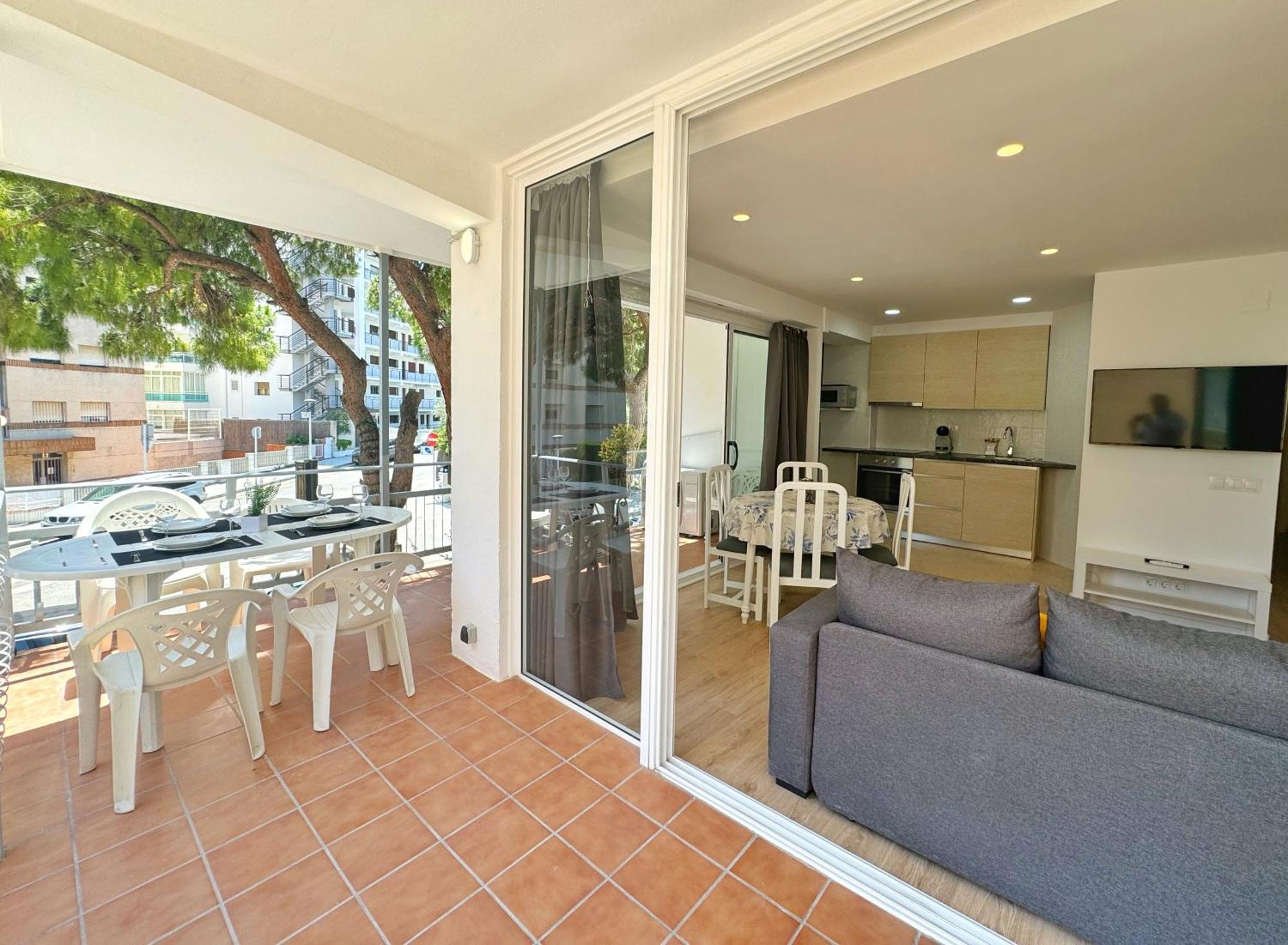 Domuum Holidays Apartment *