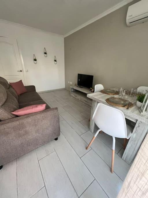De 2 Apartment *