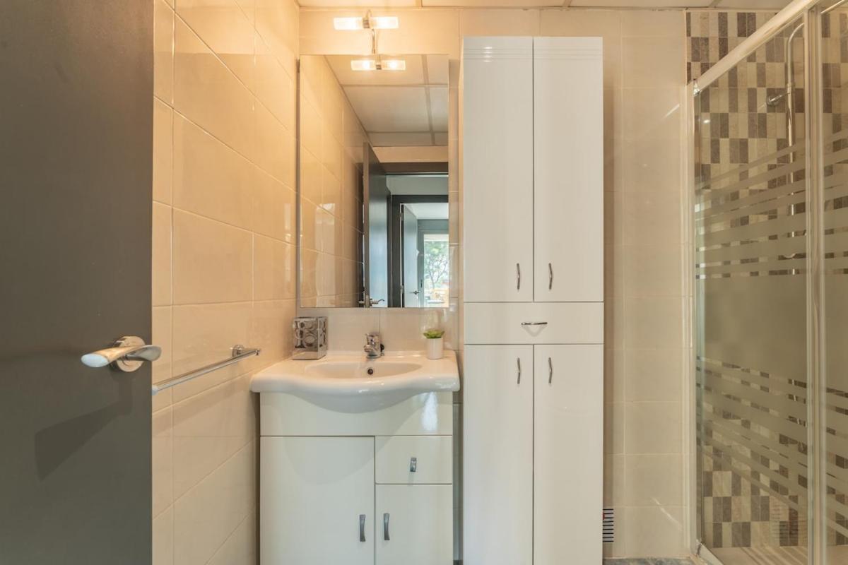 Salou-modern-pool-5'playa-2room-portavntura-ac13 *