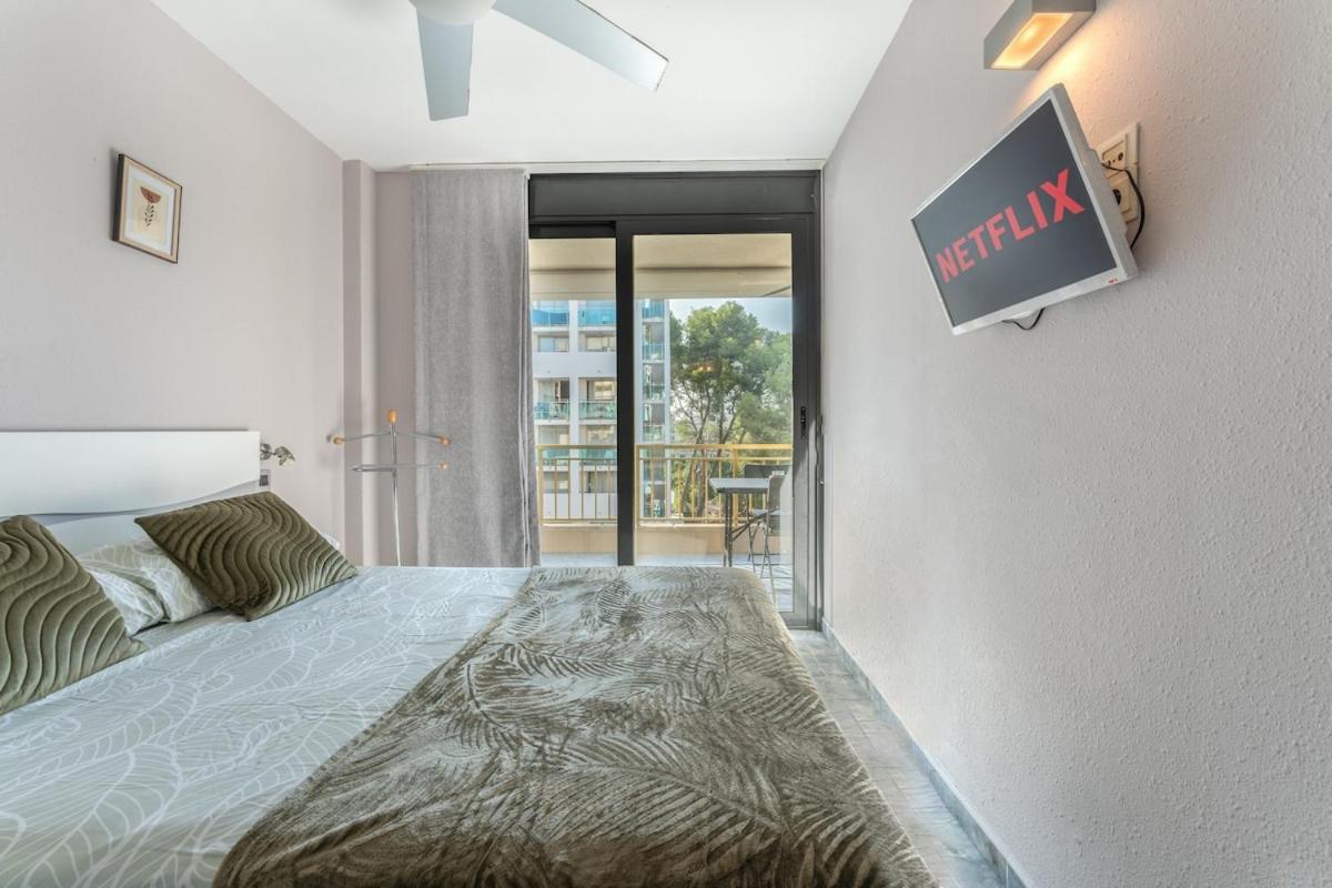 Salou-modern-pool-5'playa-2room-portavntura-ac13