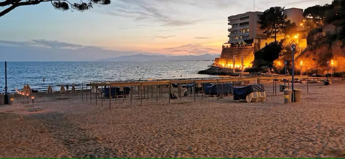 Familiar Y En Un Entorno Unico Salou