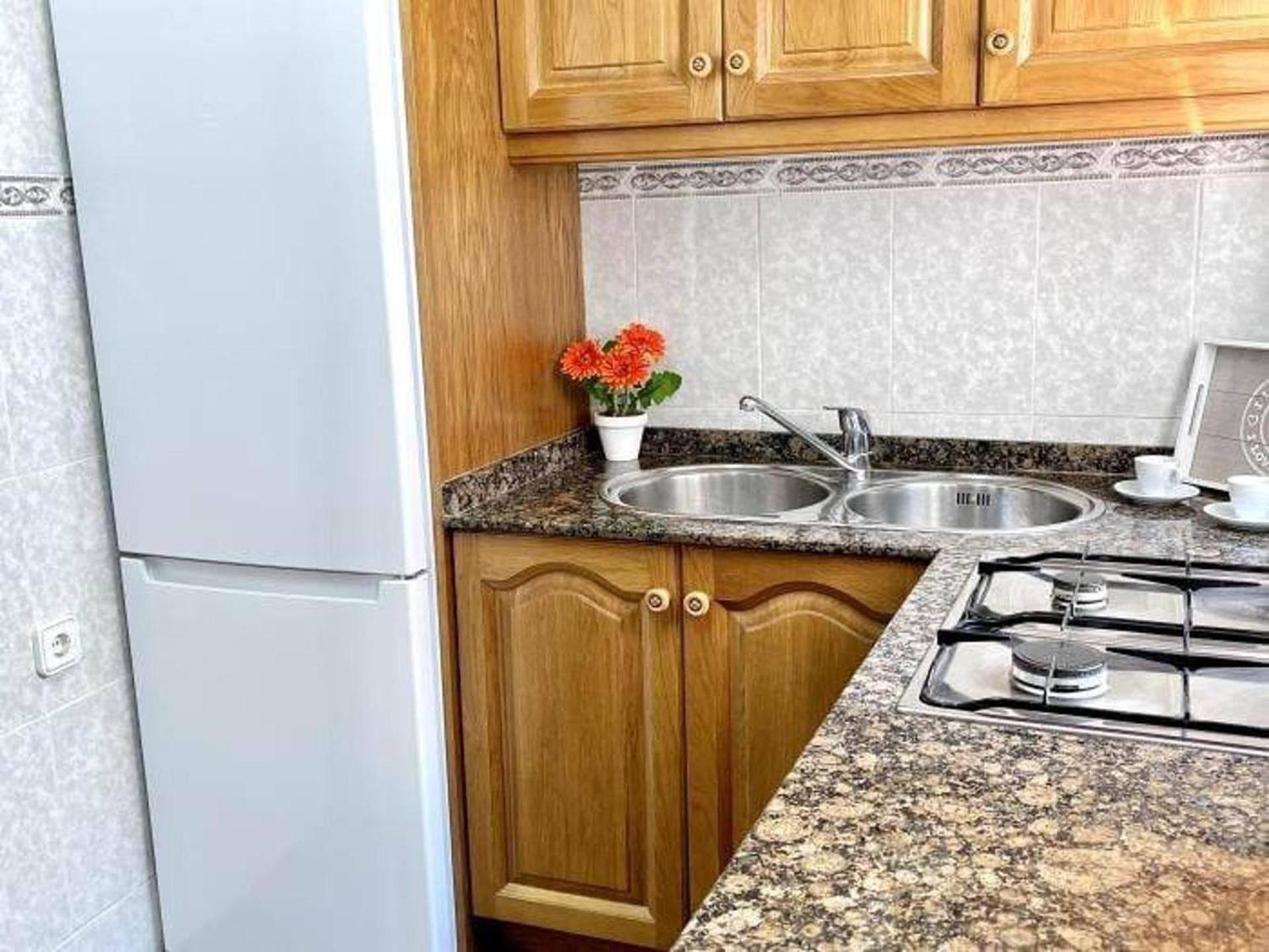 Apartment 3br-sleeps6-balcony-a C-5min To Salou