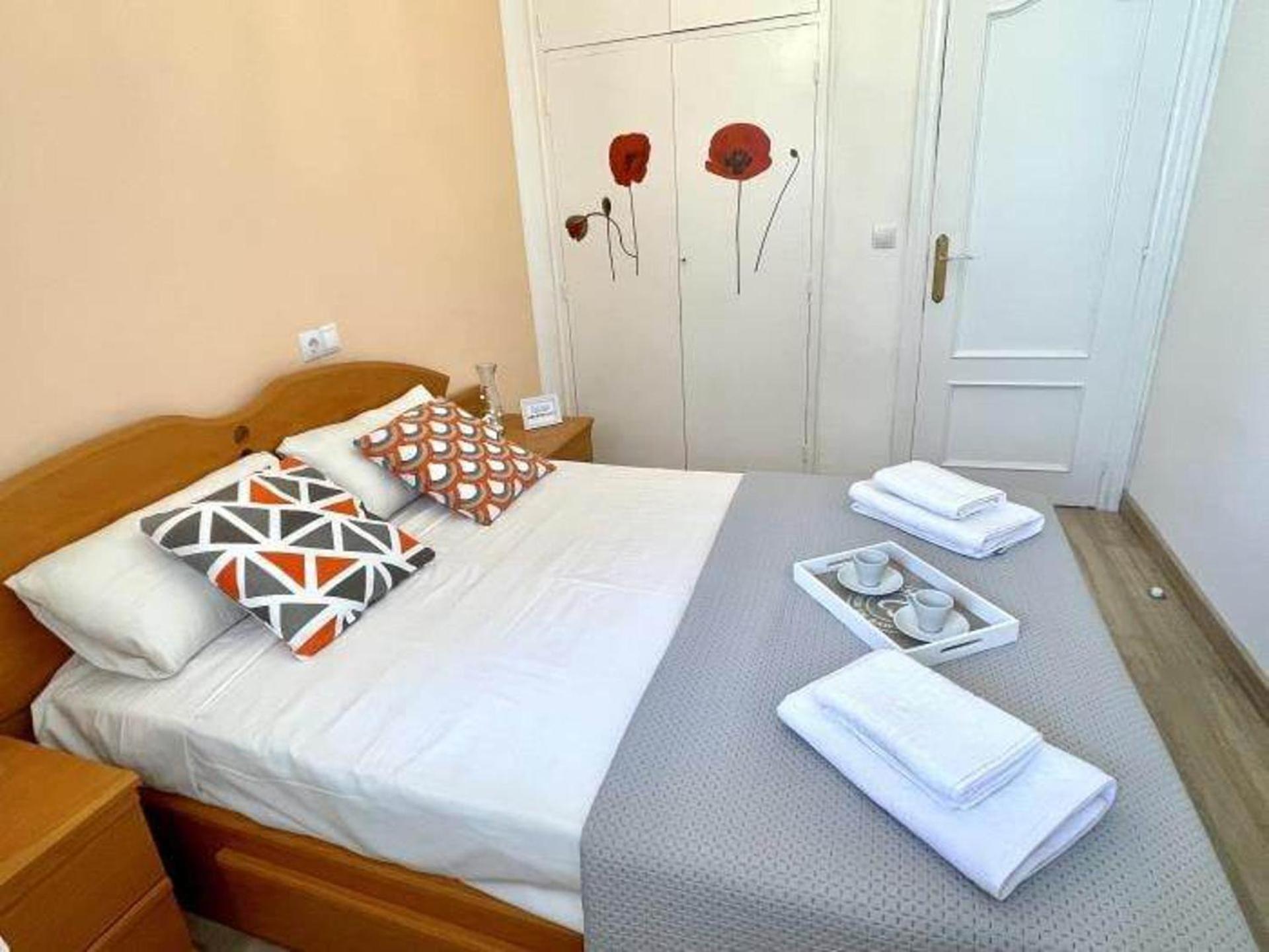 Apartment 3br-sleeps6-balcony-a C-5min To *