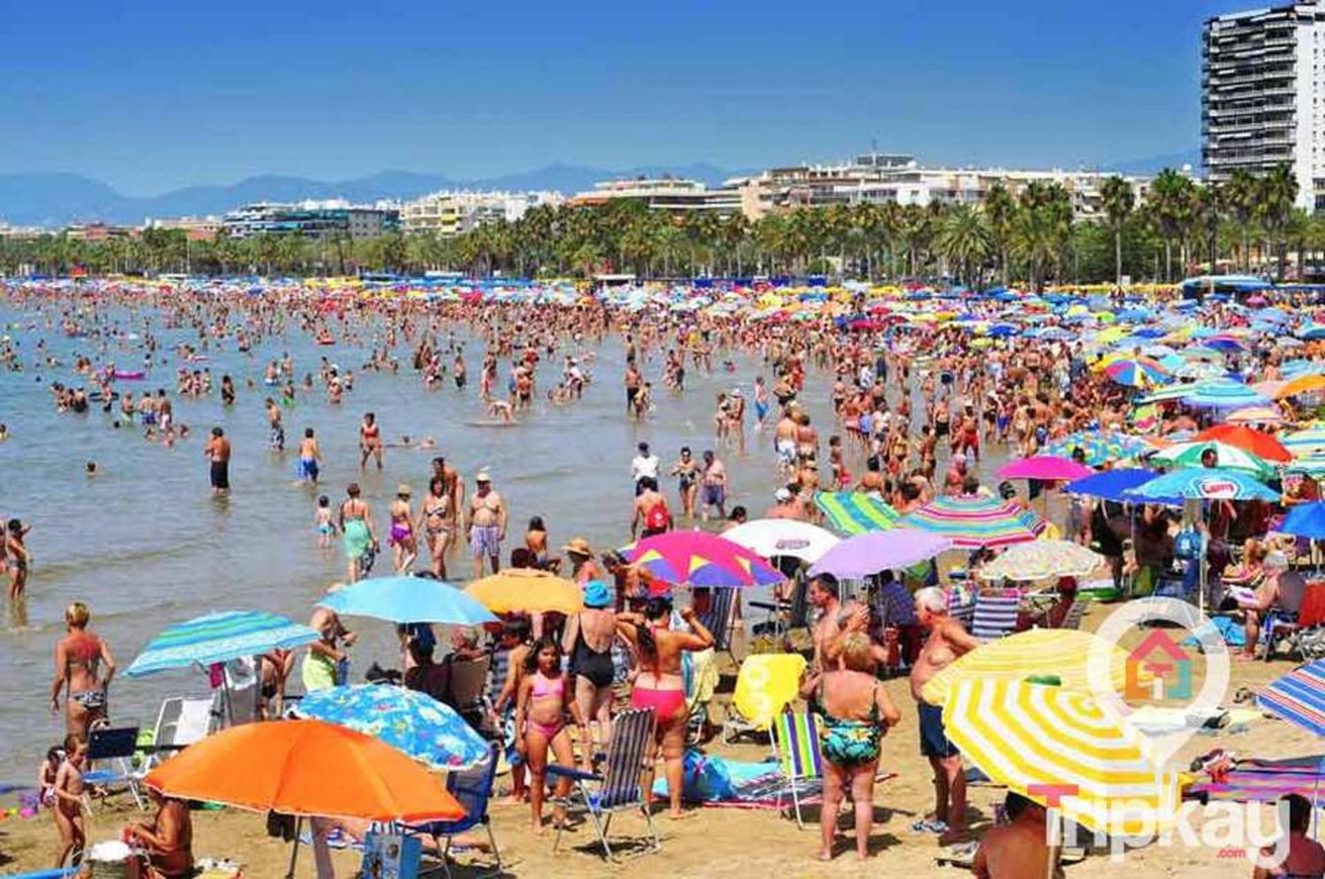 Apartment 3br-sleeps6-balcony-a C-5min To Salou