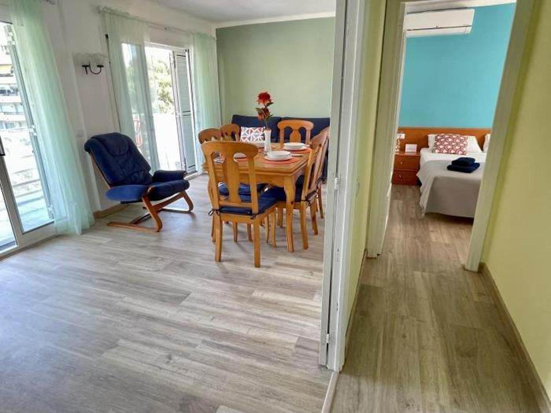 3br-sleeps6-balcony-a C-5min To *