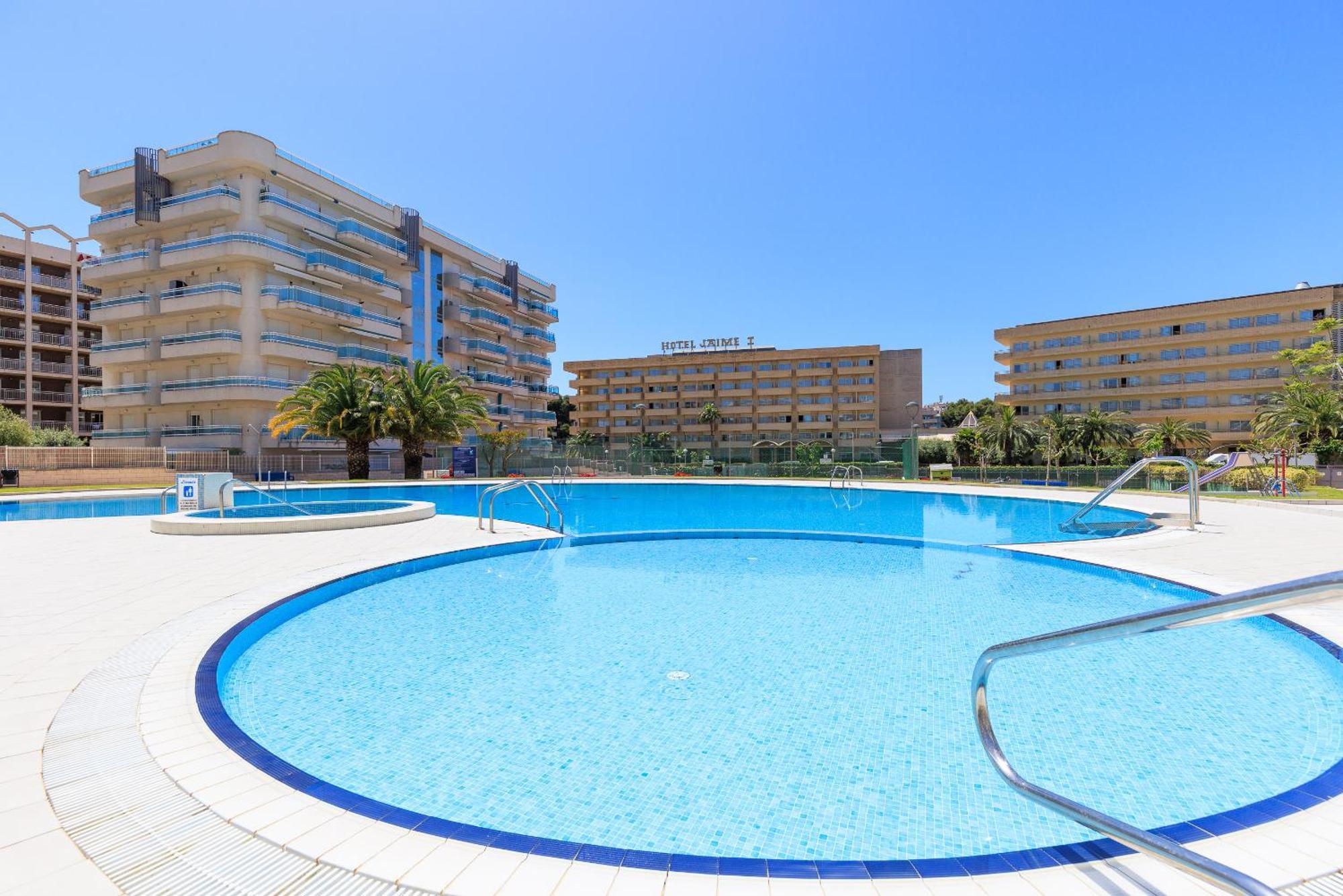 Uhc Larimar Family Complex Superior