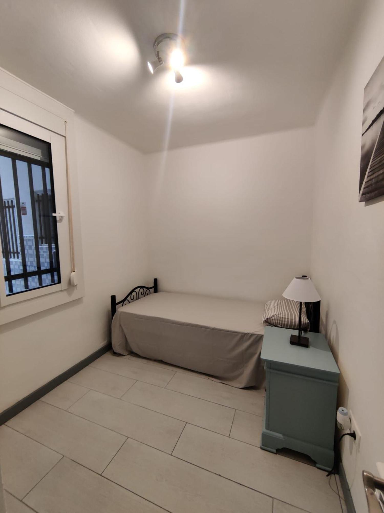 Gorgeous 4 Bed Apartment With Great Location