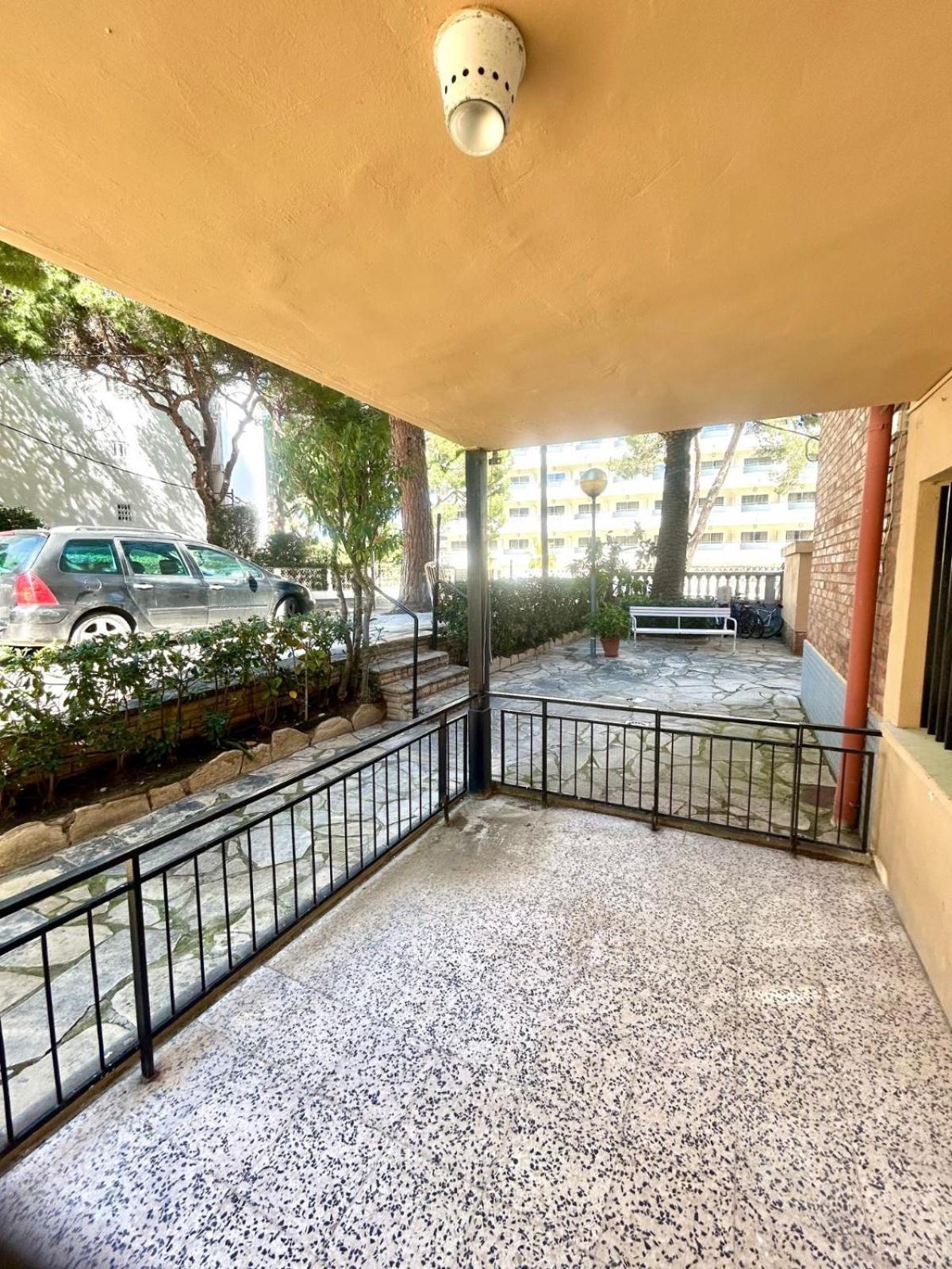 Gorgeous 4 Bed Apartment With Great Location Apartment *