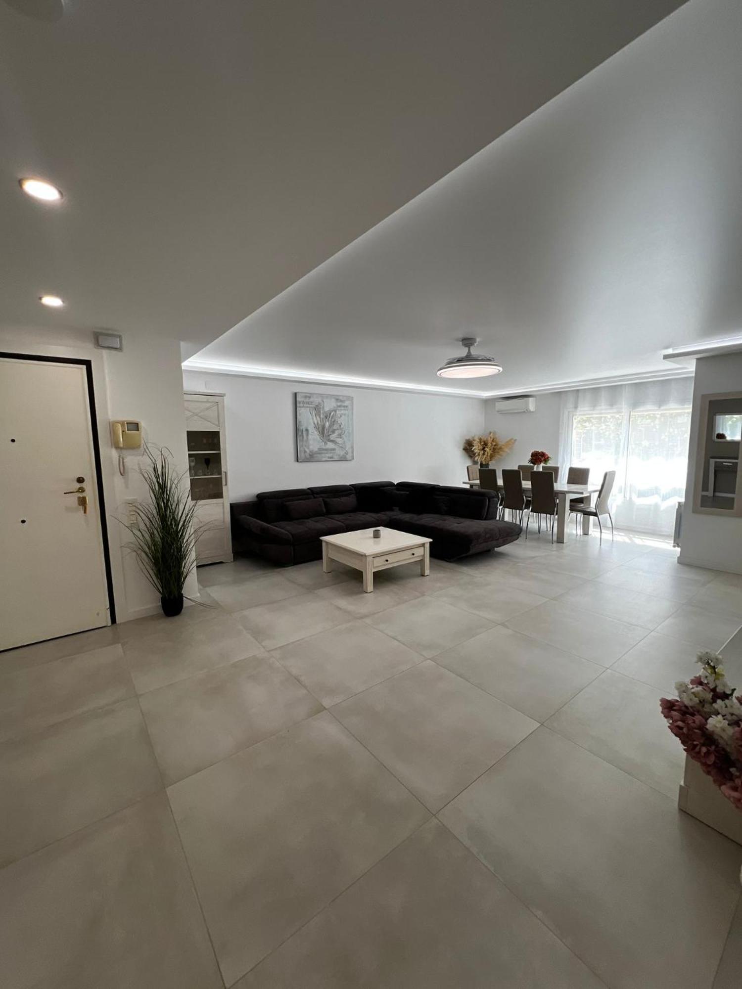 Leoni 1 Linea Apartment *