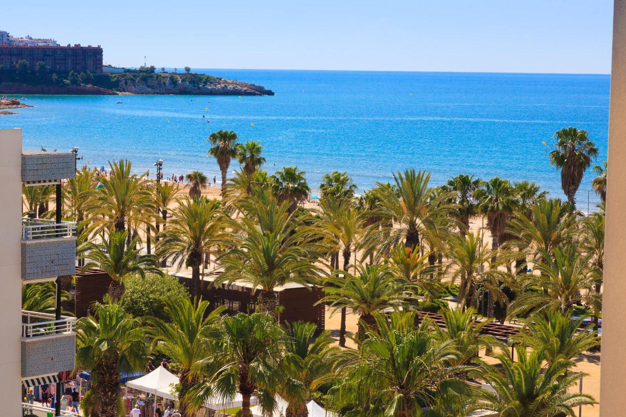 Prime Location Penthouse With Stunning Sea Views *