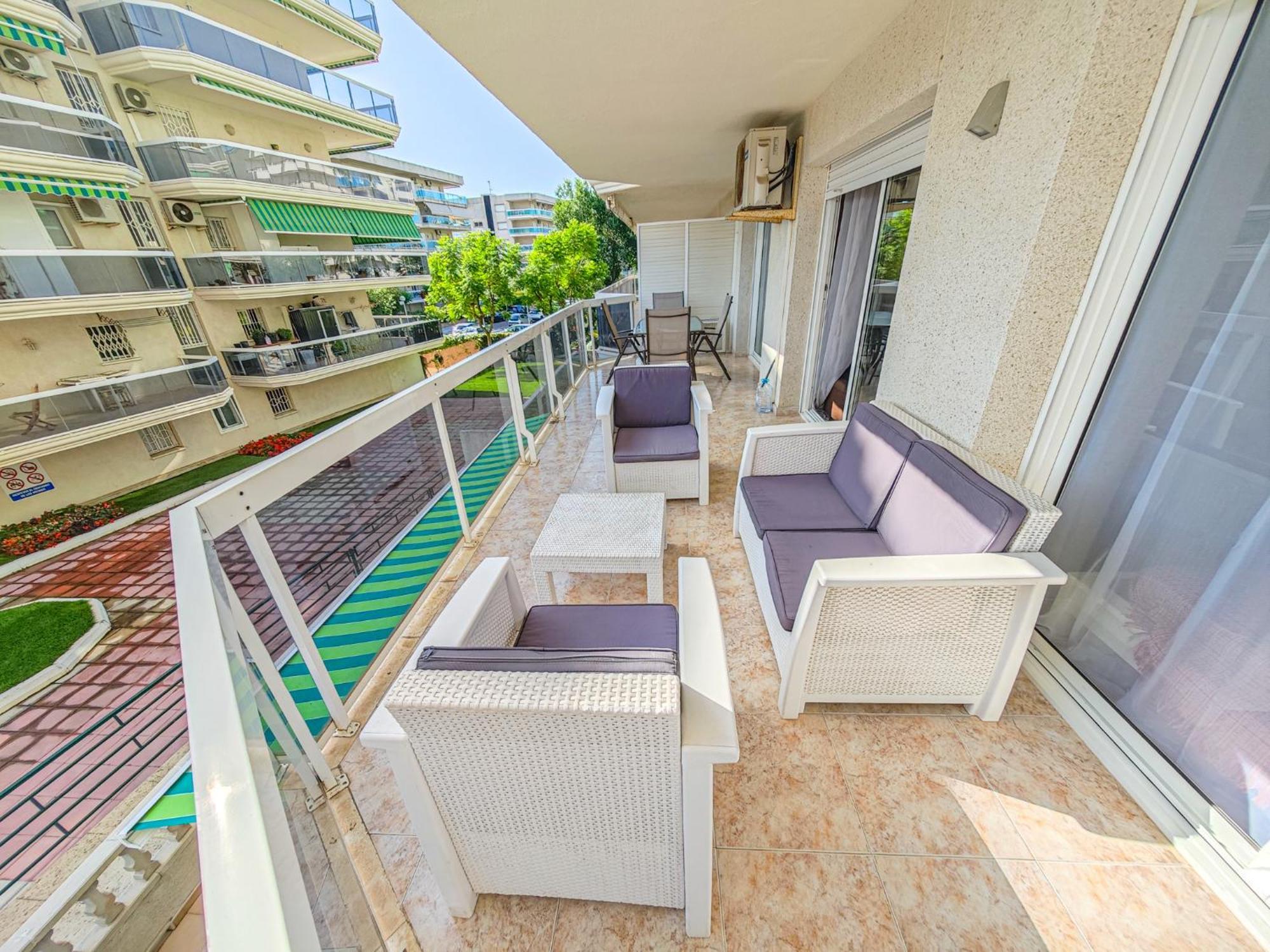 Litoral Costa Dorada - Living Park Only Families Apartment *