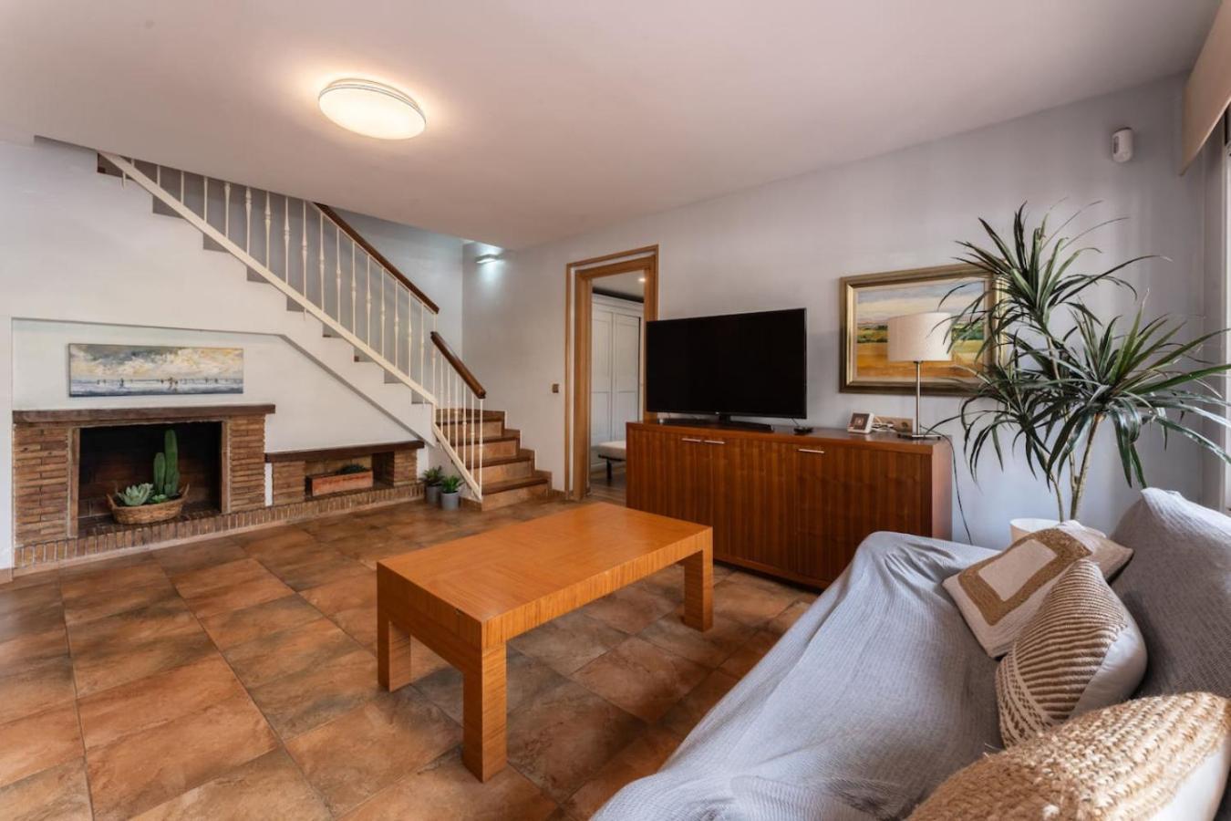 Cozy House In Center