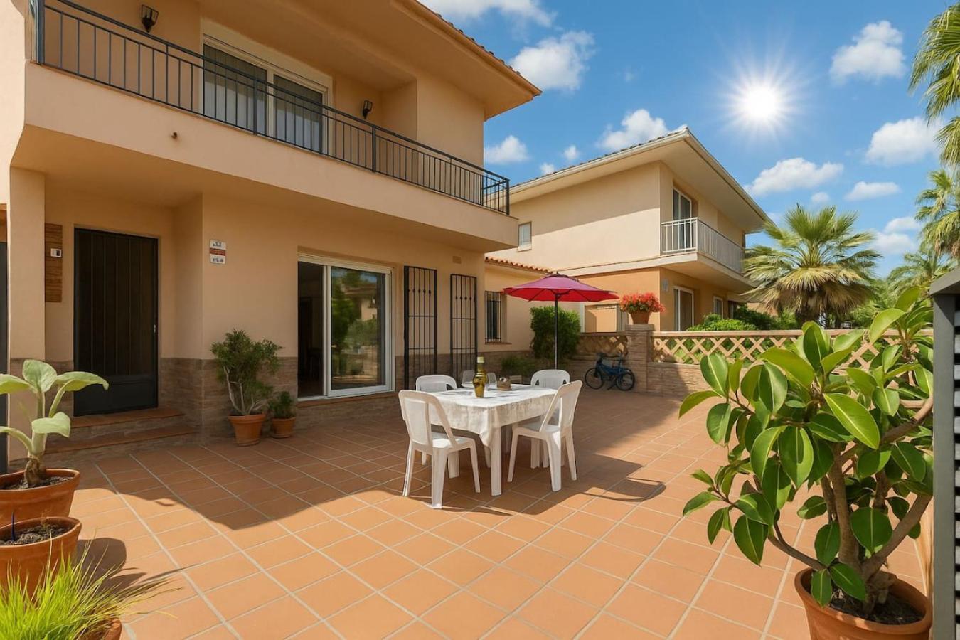 Cozy House In Center Salou
