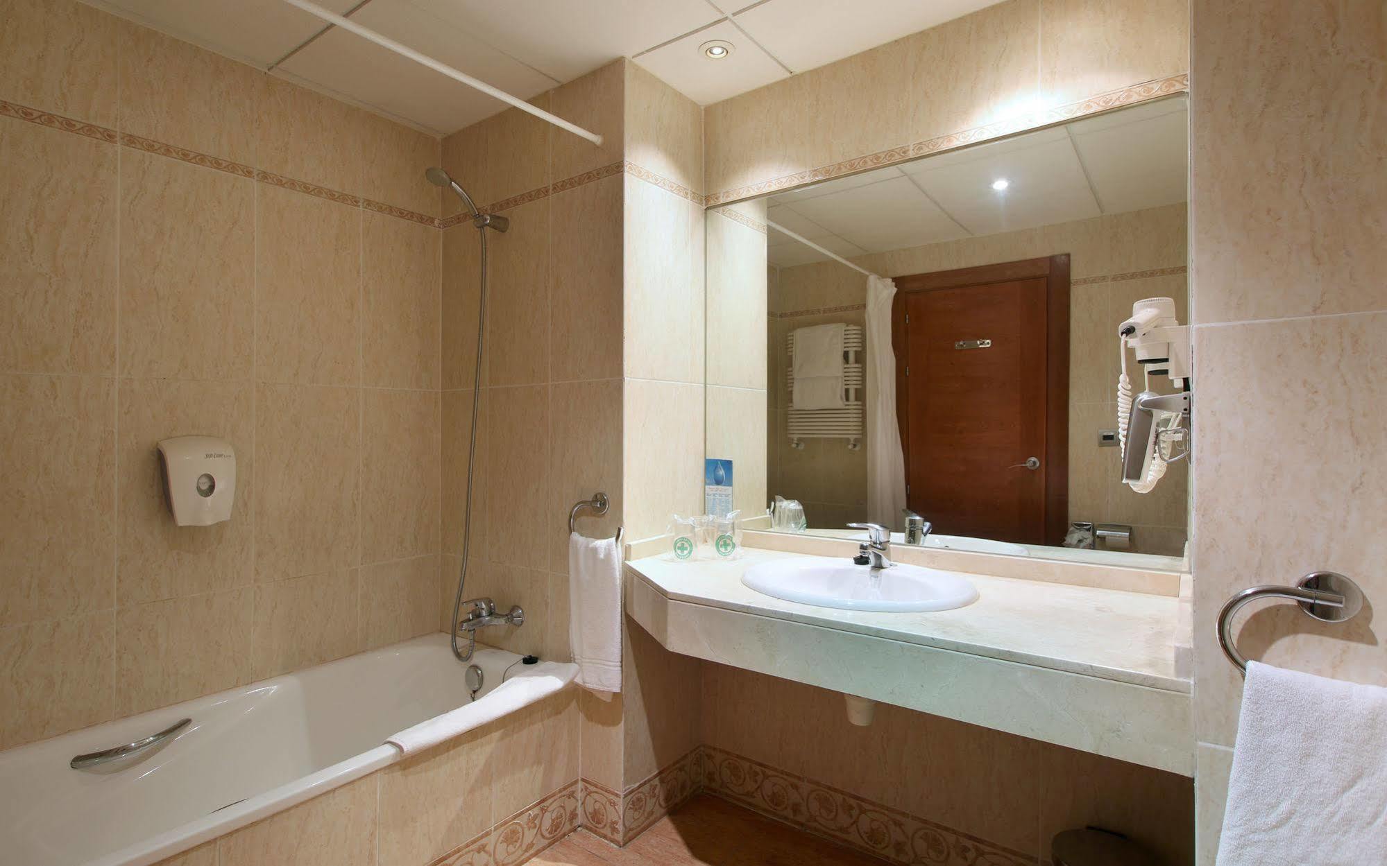 Ponient Piramide By Portaventura World 4* Salou