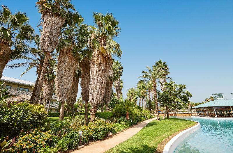 Hotel Portaventura Caribe: Unlimited Park Access & Ferrari Land Entry 4*