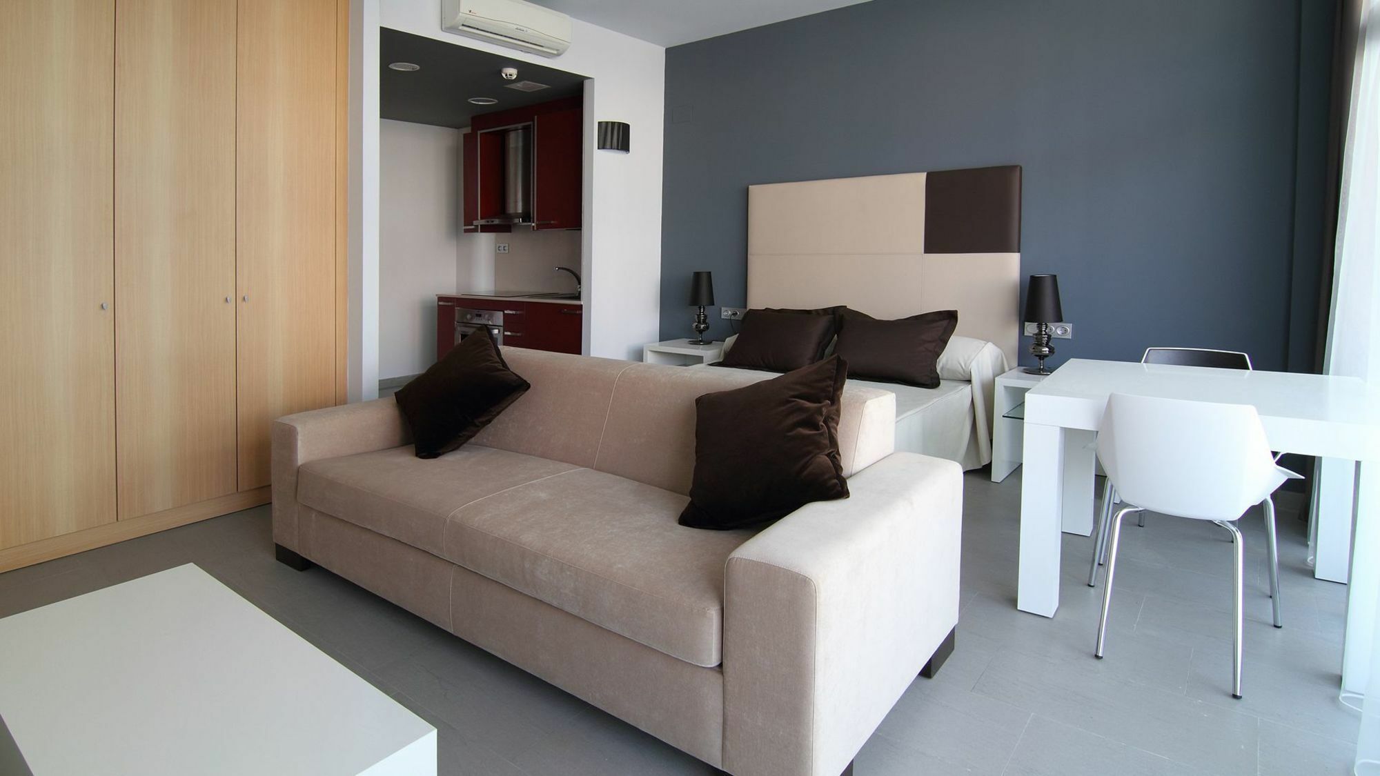 Four Elements Aparthotel 4*