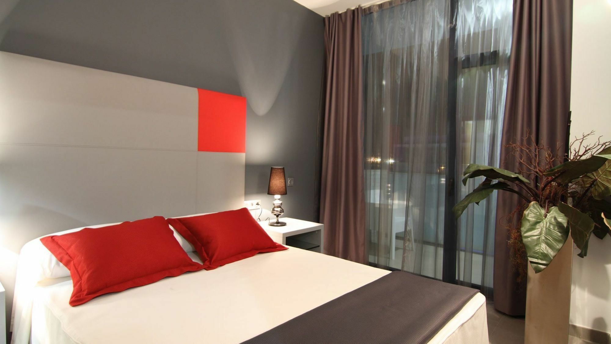 Four Elements Aparthotel 4*