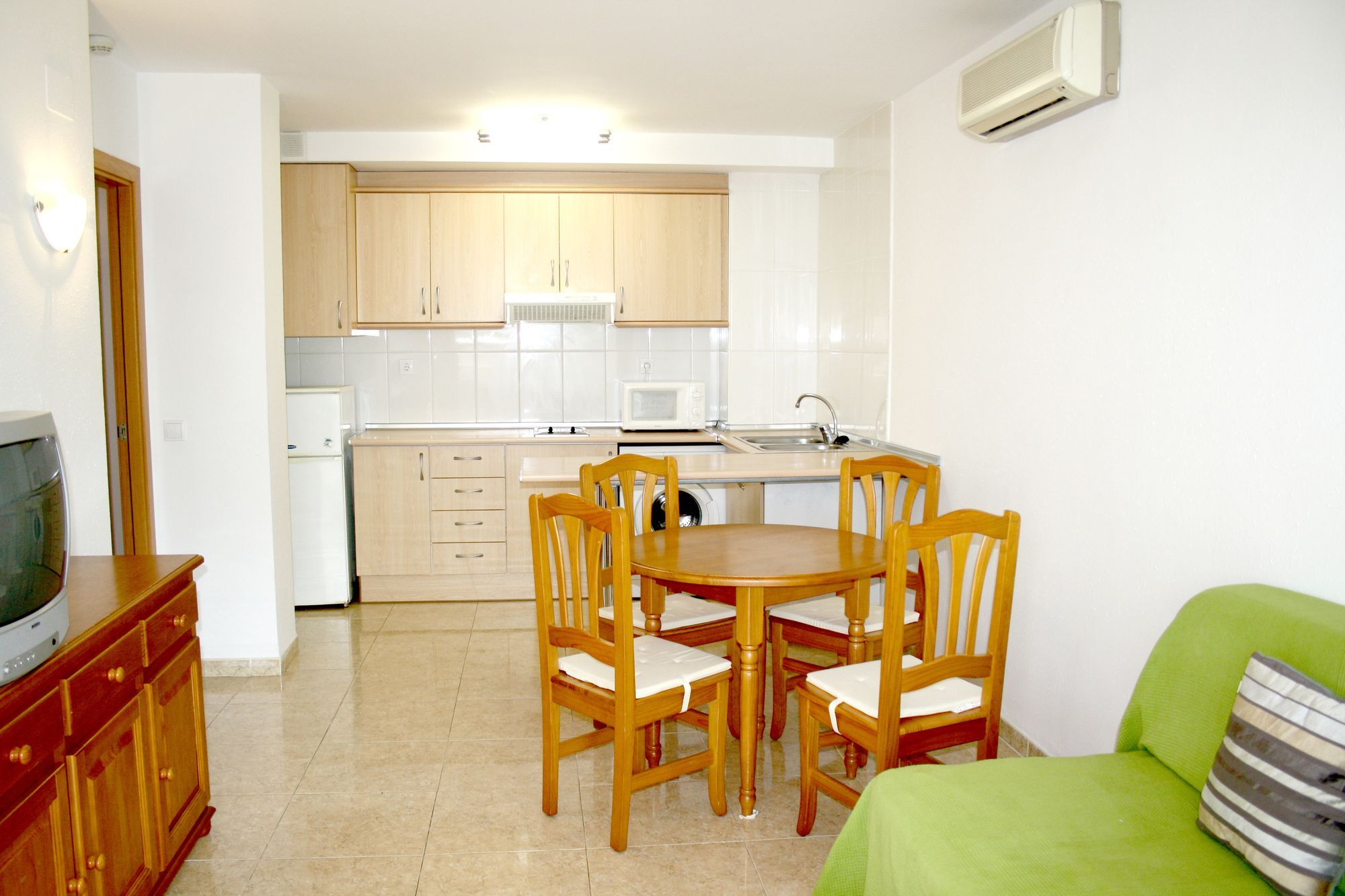 In A House - Sh09 Salou