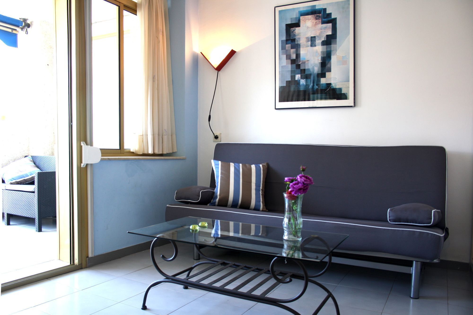 In A House - Sh30 Apartment