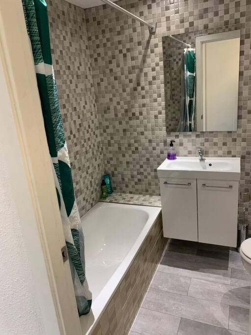 Apartamento Moderno Apartamento Con Piscina En Playa