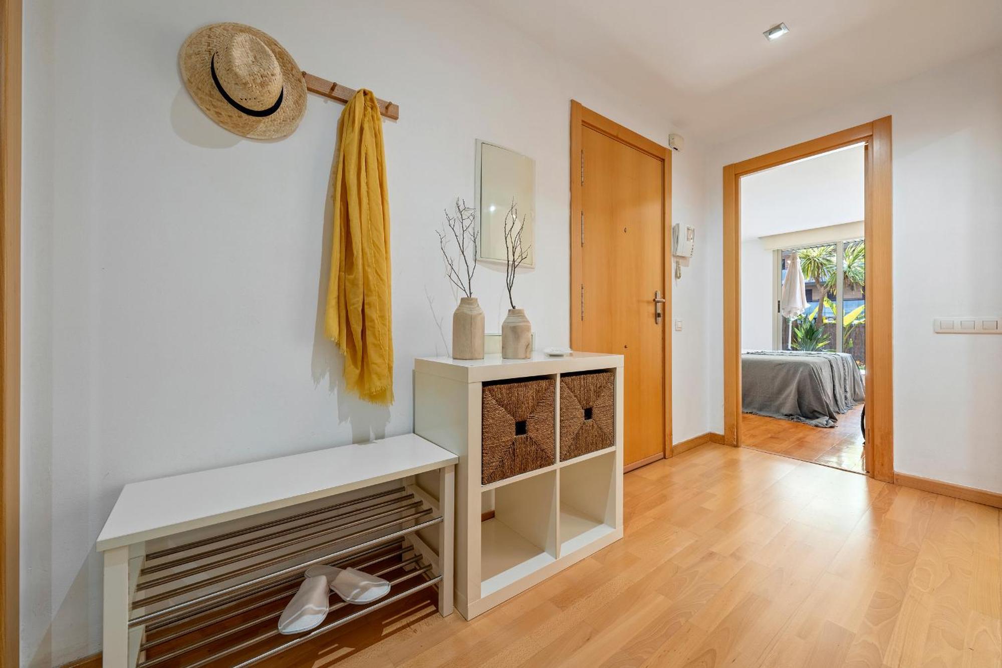 Apartamento Familiar Con Jardin Y Piscina En Apartment *