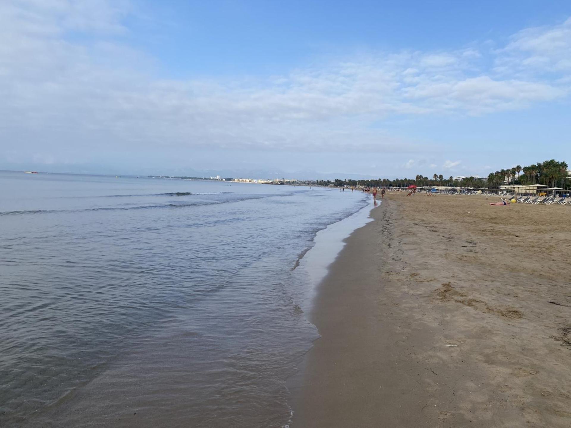 Con Piscina En 1ª Linea De Playa En *