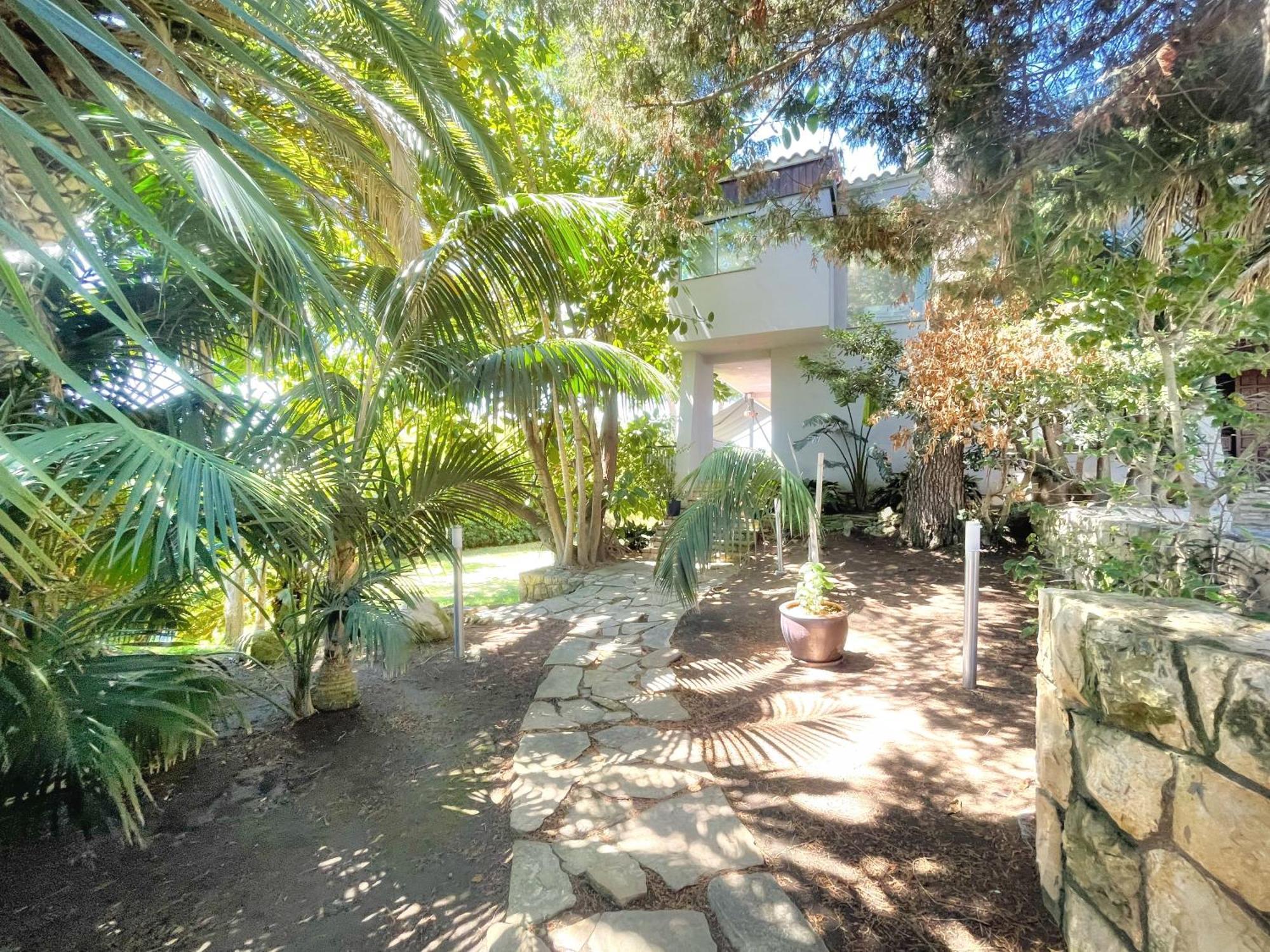 Luxurious La Paz: Beach, Port Aventura Golf