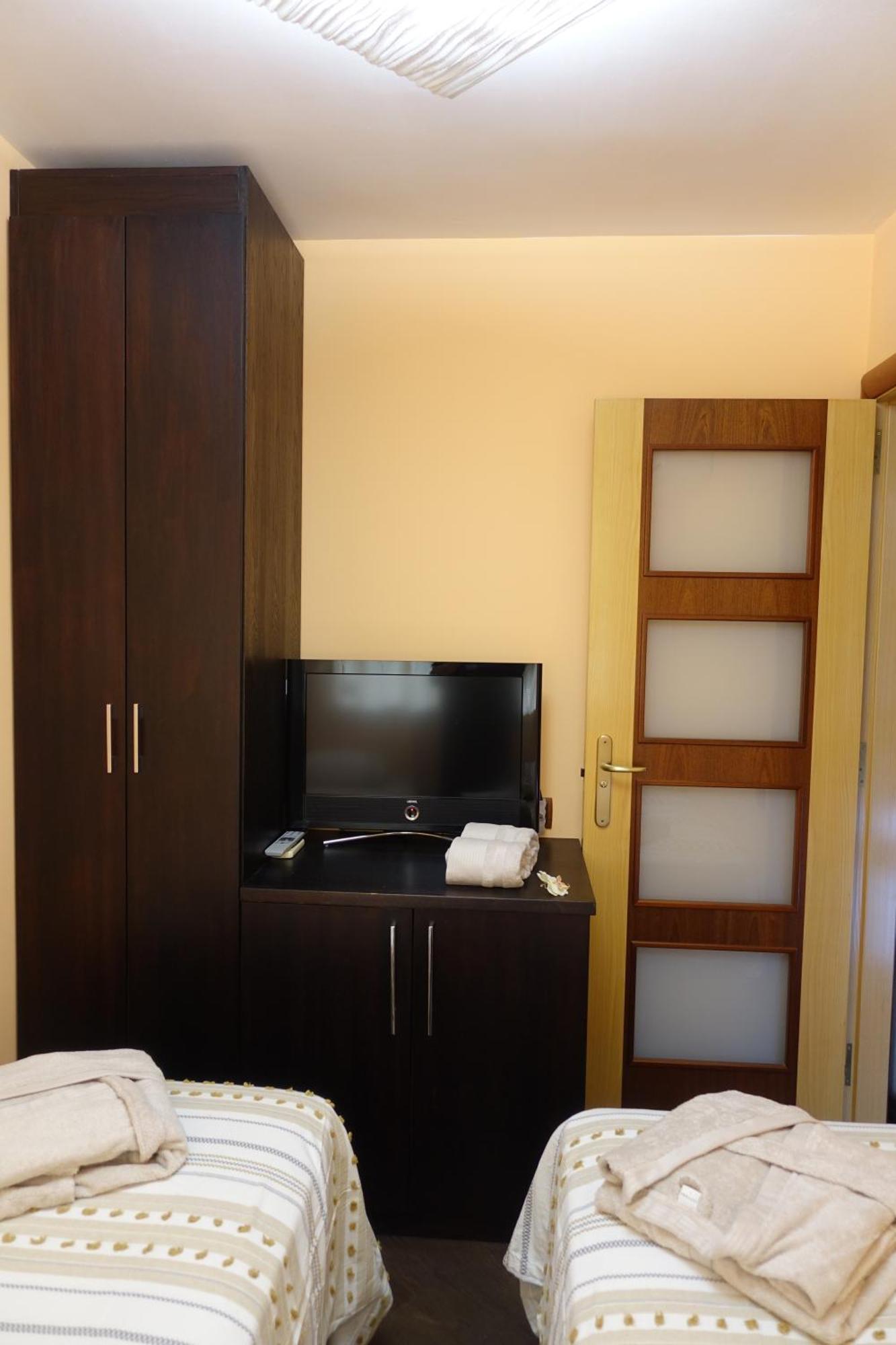 Luxury Apartment *