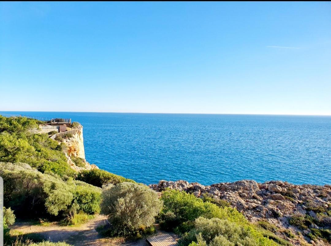 Cerca Cala Crancs Playa