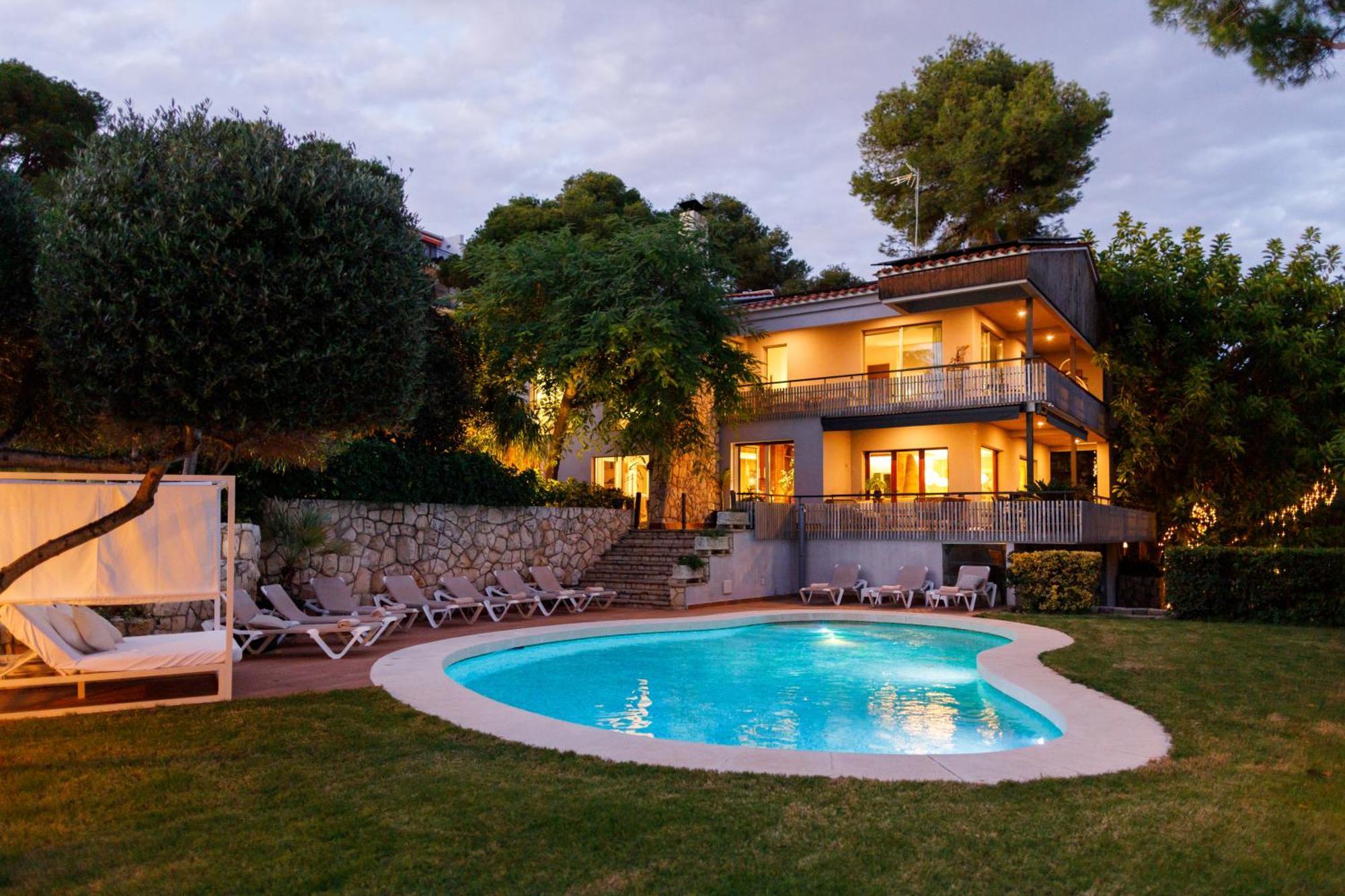 Luxurious La Paz: Beach, Port Aventura Golf Salou