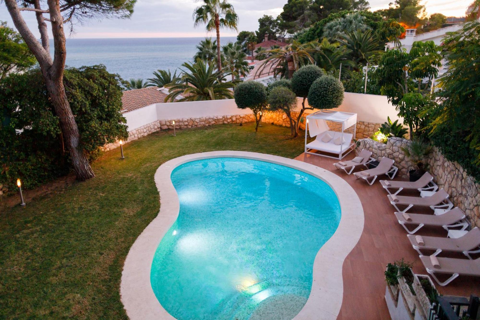 Luxurious La Paz: Beach, Port Aventura Golf