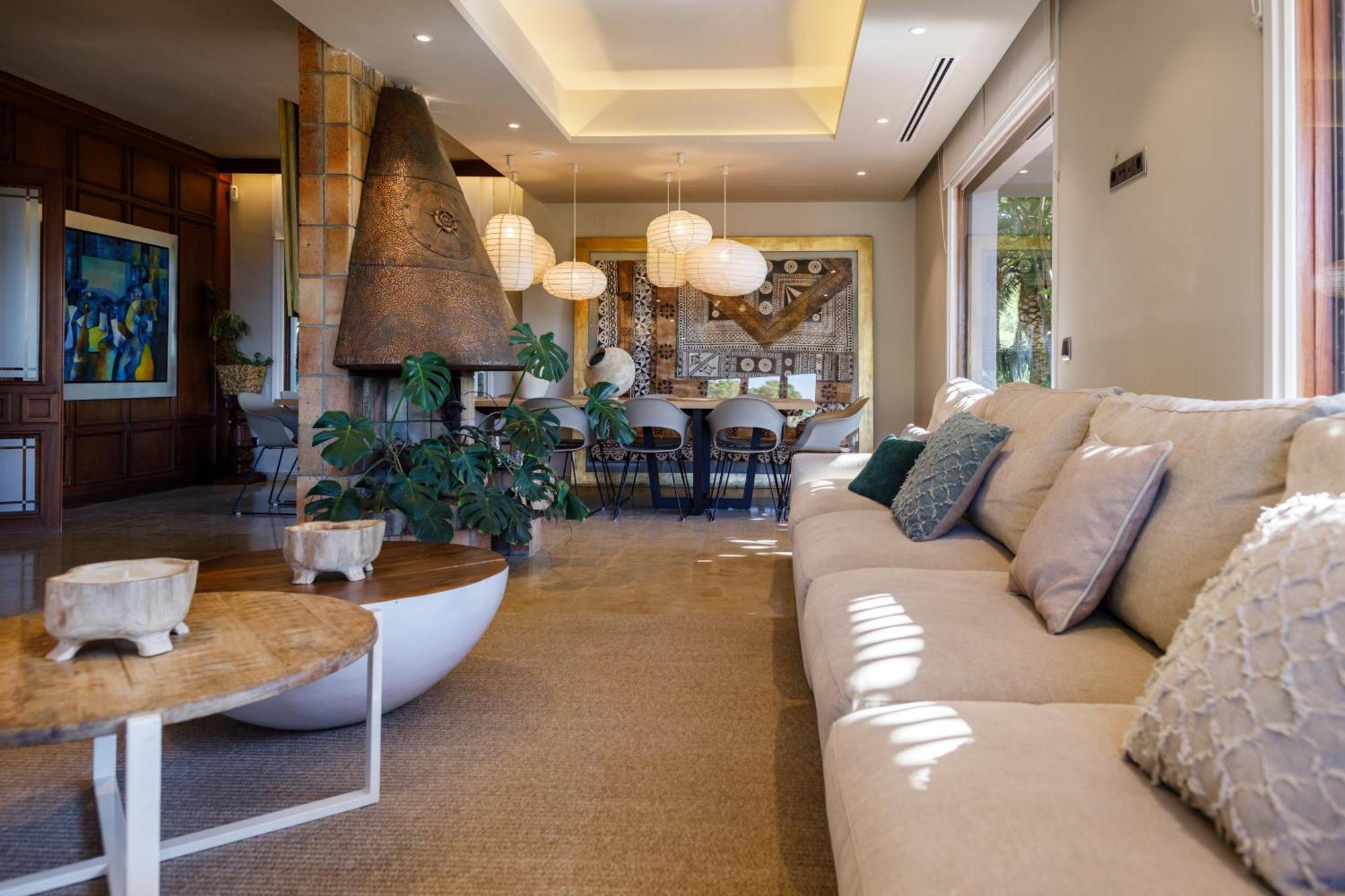 Luxurious La Paz: Beach, Port Aventura Golf Villa Salou