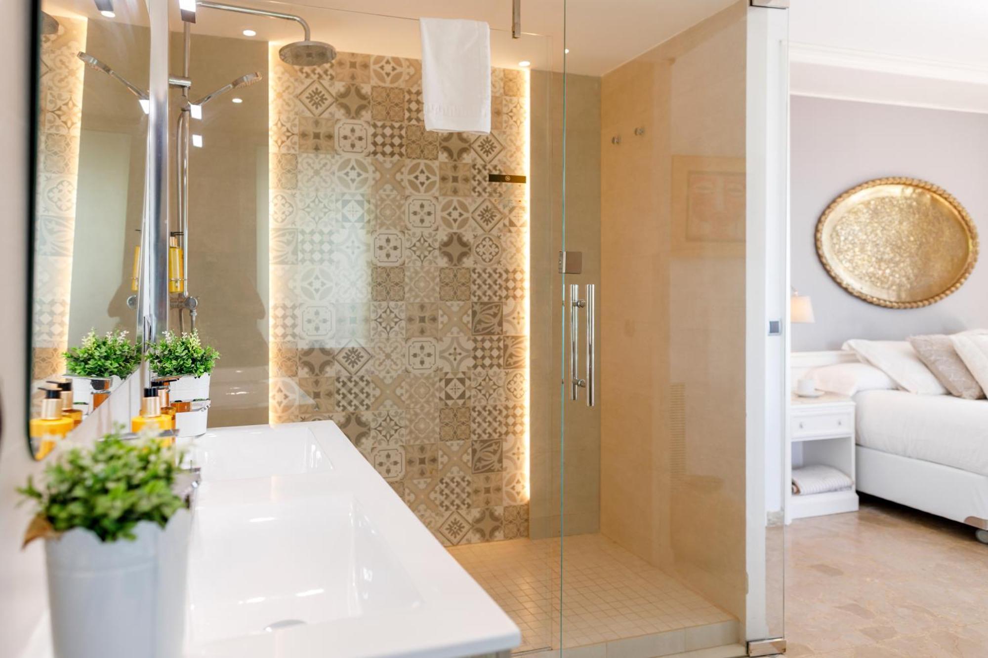 Luxurious La Paz: Beach, Port Aventura Golf Salou