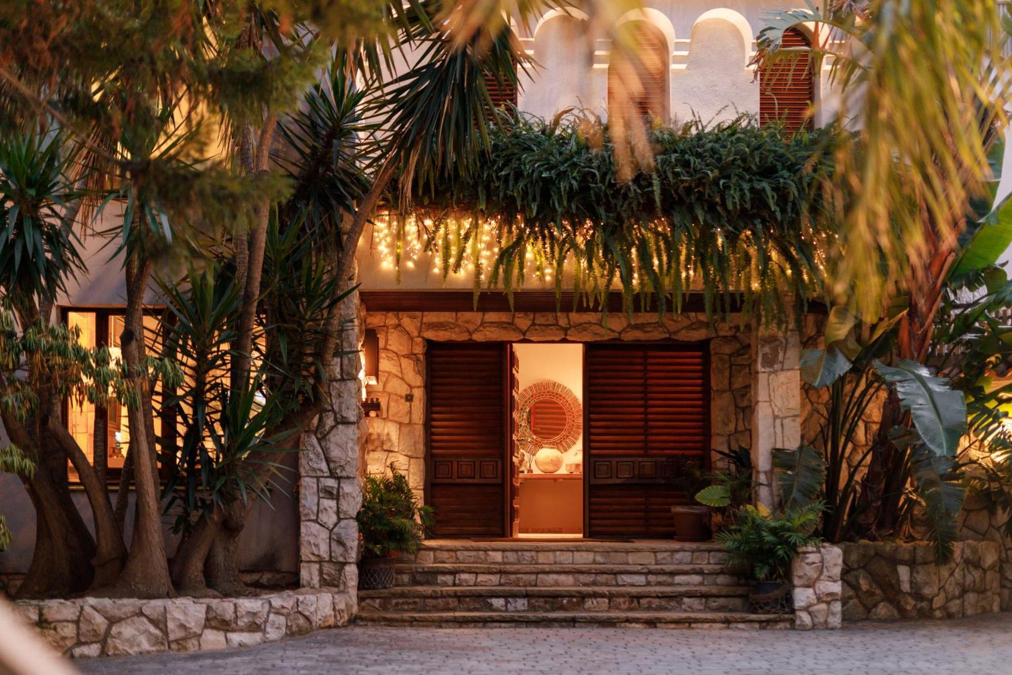 Luxurious La Paz: Beach, Port Aventura Golf