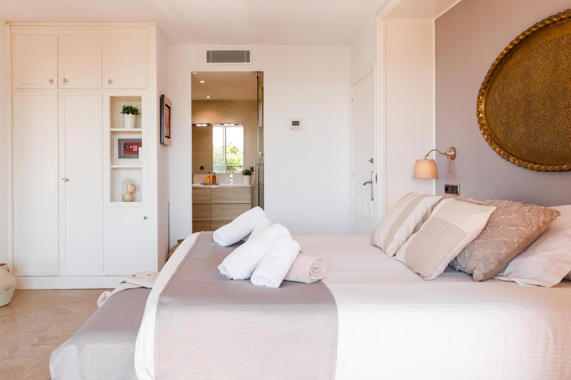 Luxurious La Paz: Beach, Port Aventura Golf Villa