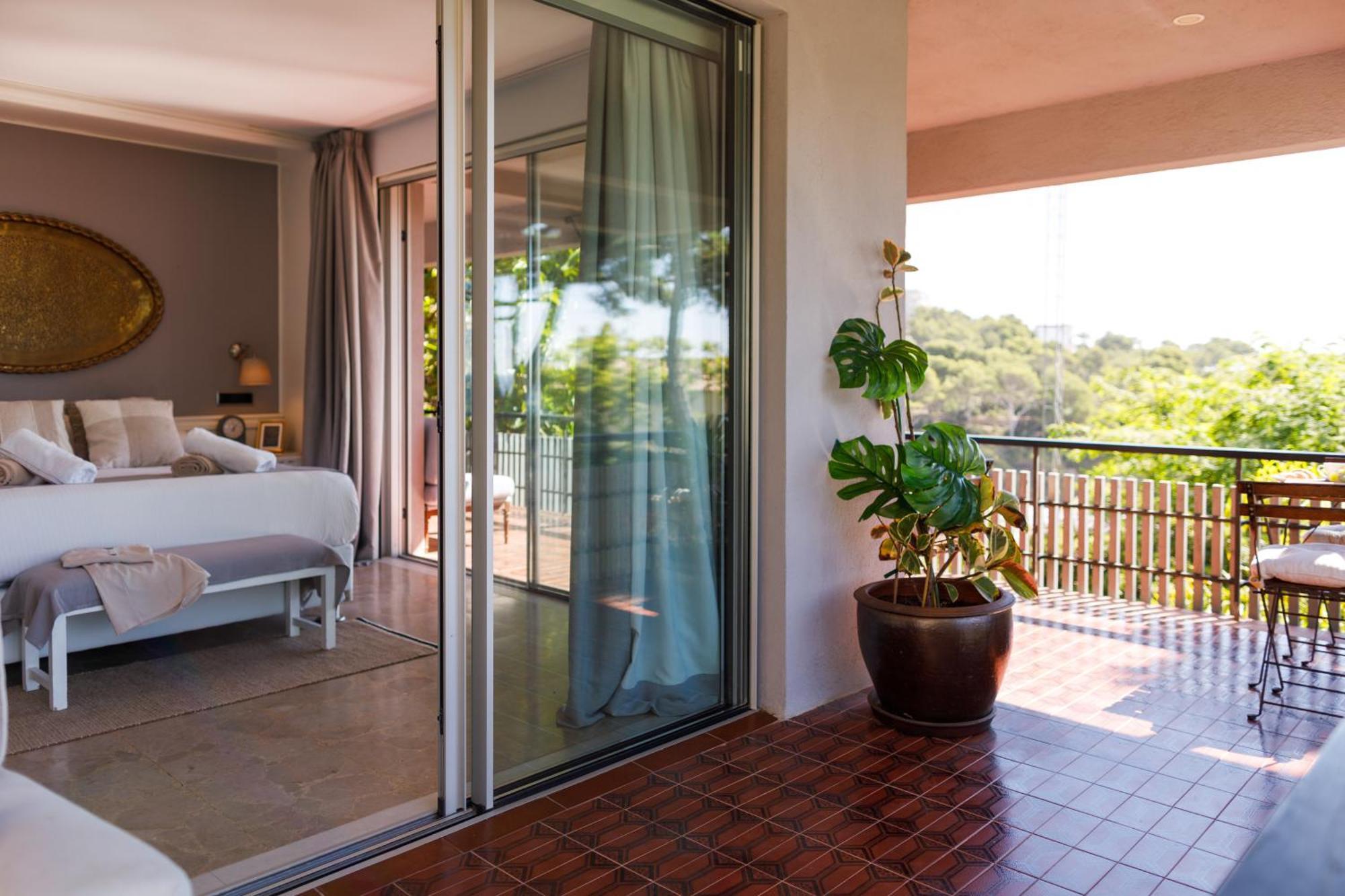 Luxurious La Paz: Beach, Port Aventura Golf Salou