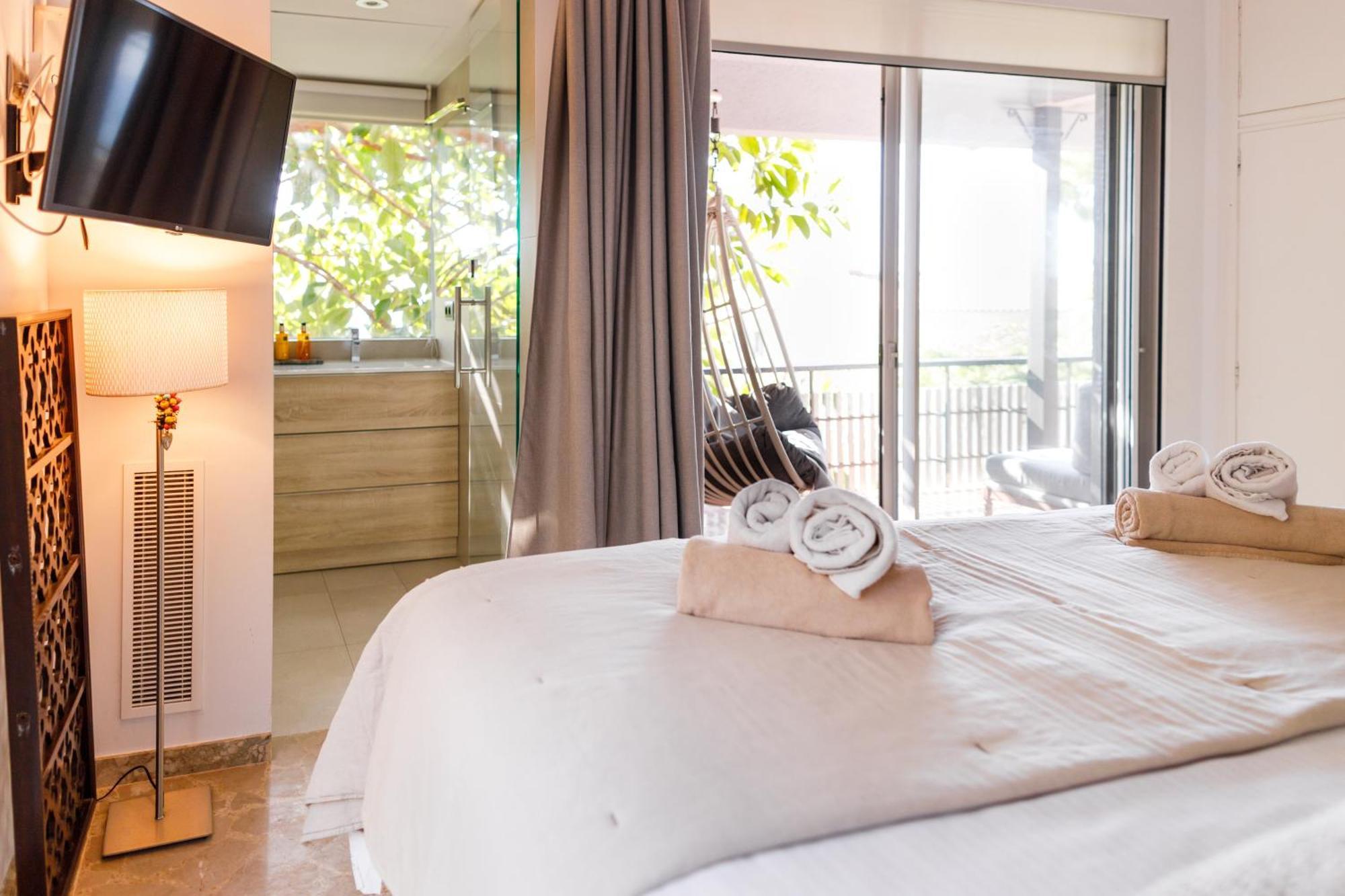 Luxurious La Paz: Beach, Port Aventura Golf Villa