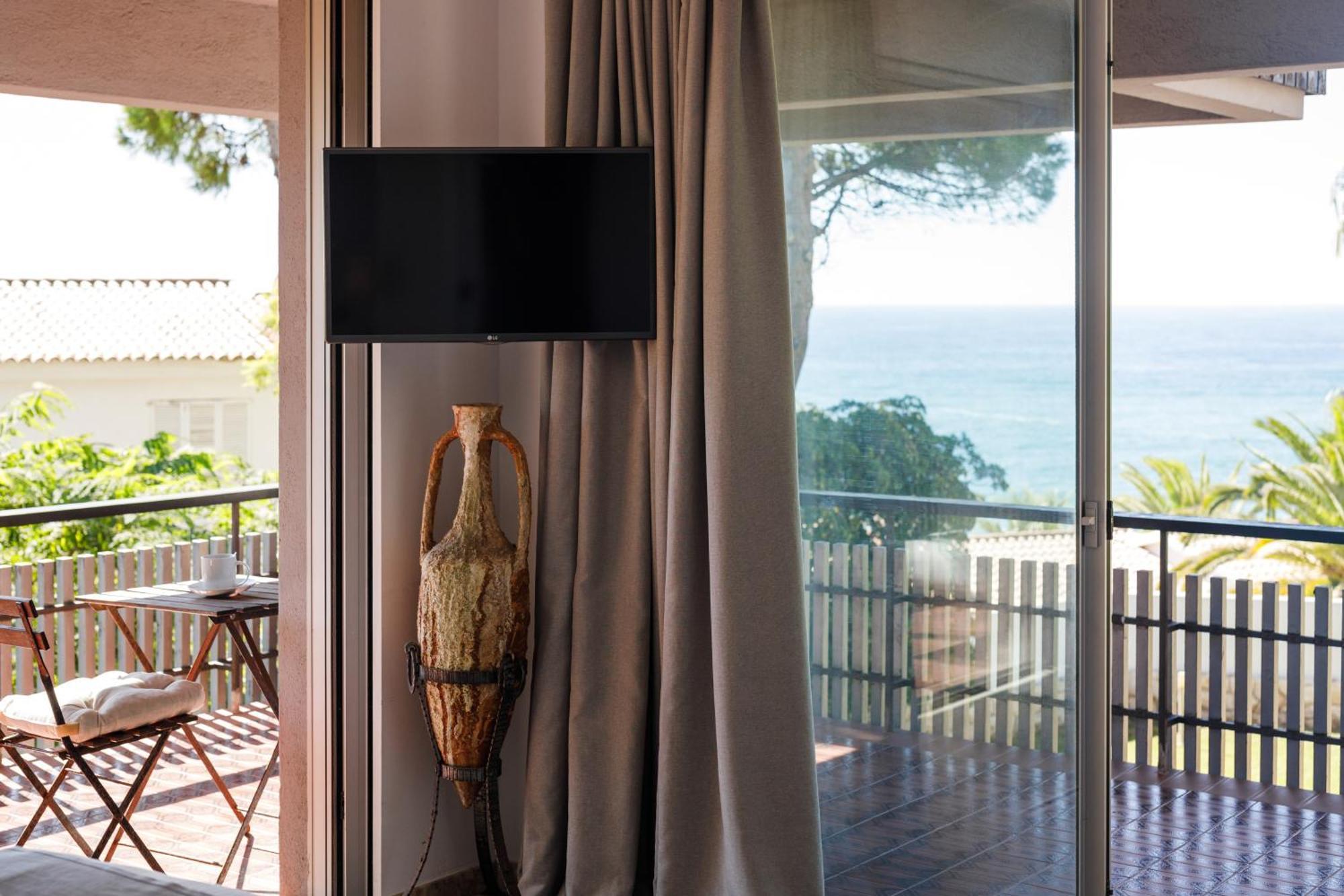 Luxurious La Paz: Beach, Port Aventura Golf Salou