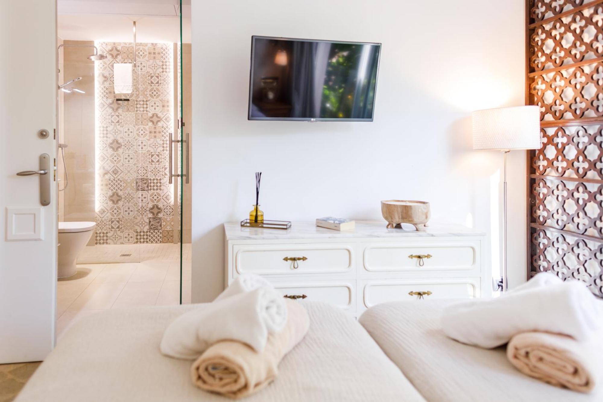 Luxurious La Paz: Beach, Port Aventura Golf