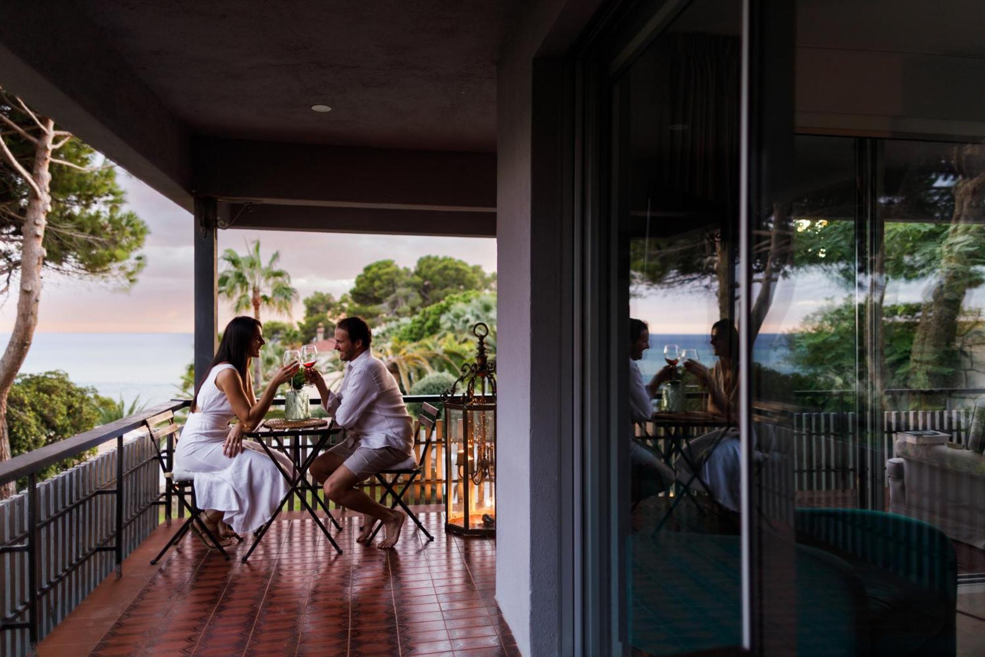 Luxurious La Paz: Beach, Port Aventura Golf Salou